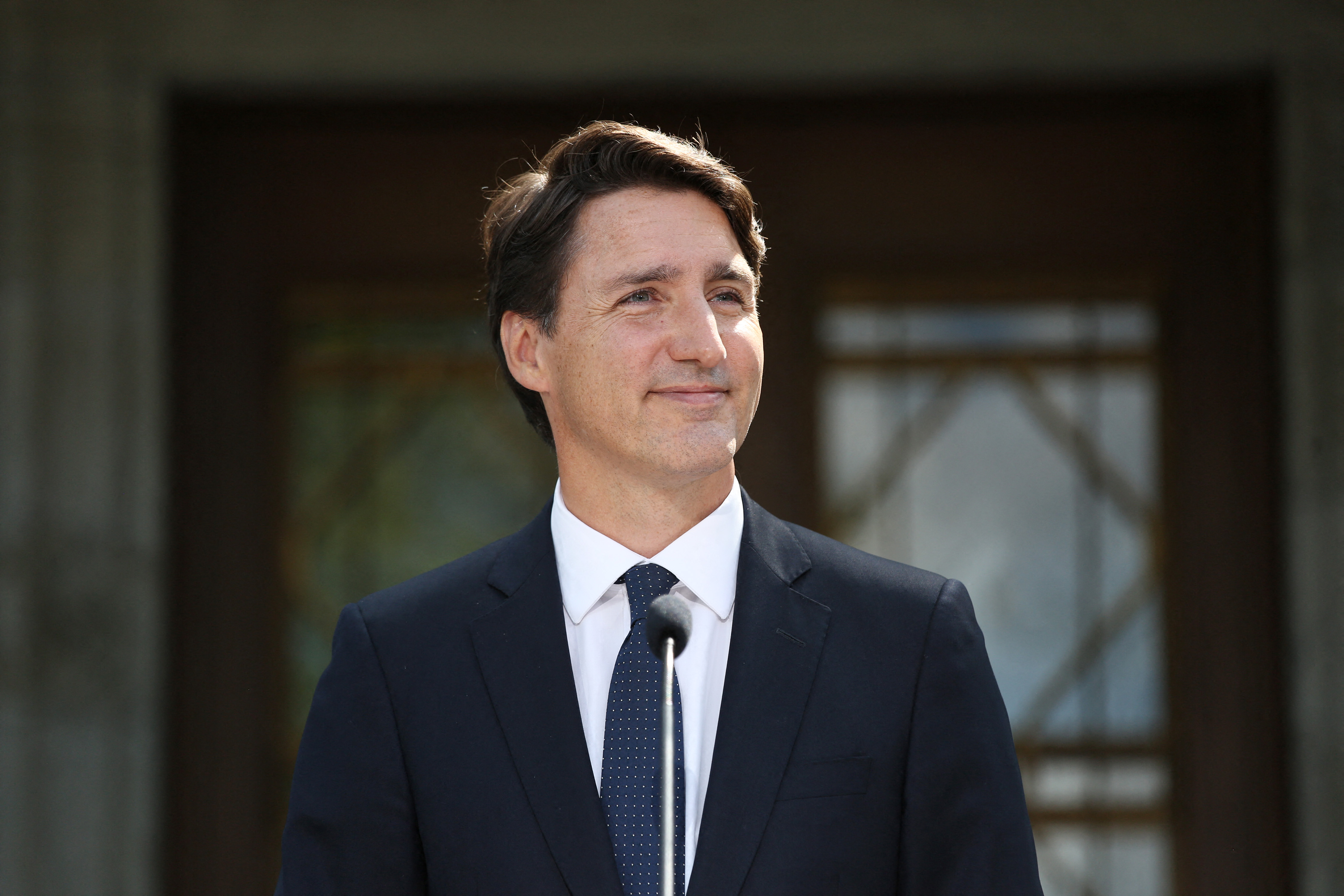 Mucho antes de que su relación con Perry saltara a los titulares, Trudeau ya estaba centrado en dirigir Canadá como primer ministro. Le sacaron una foto en una rueda de prensa en Ottawa el 15 de agosto de 2021, cuando anunció las elecciones federales. | Fuente: Getty Images