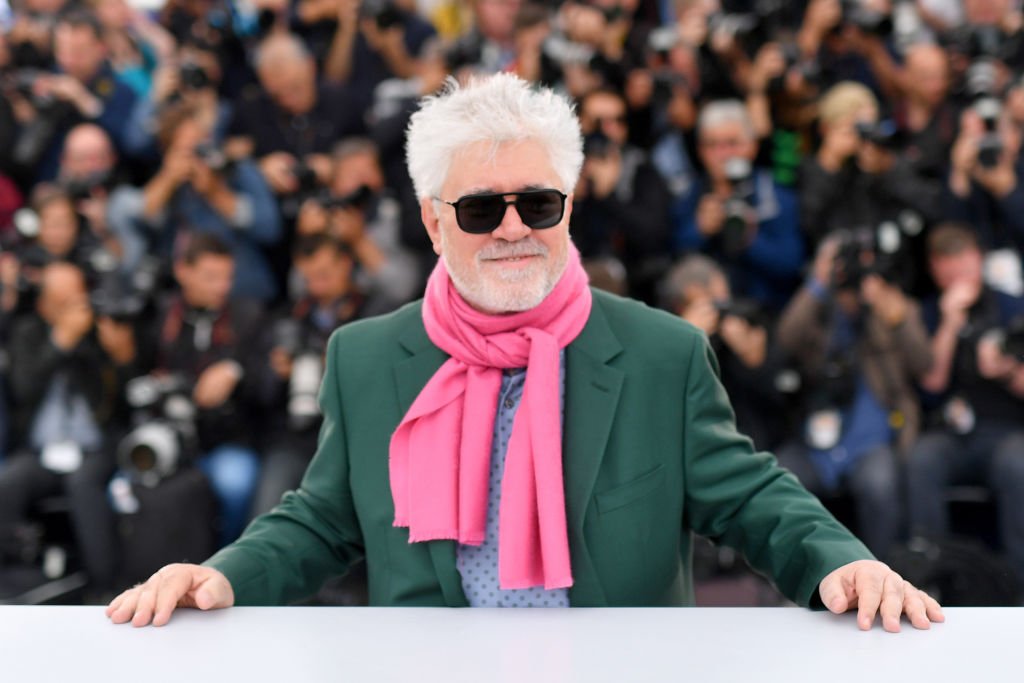 El director Pedro Almodóvar asiste a la sesión fotográfica por Dolor Y Gloria durante la 72° edición anual del Festival de Cannes, el 18 de mayo de 2019 en Cannes, Francia.
