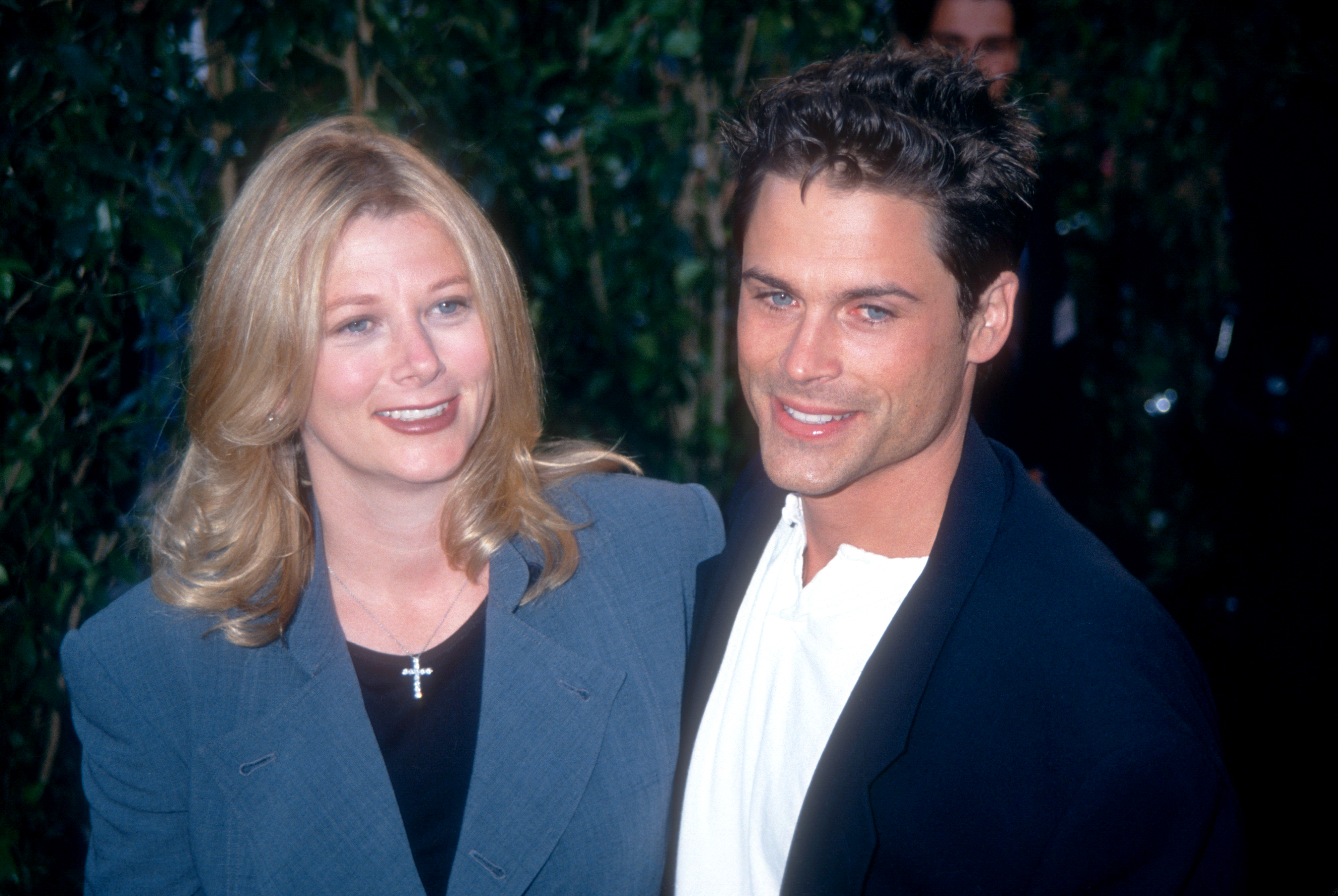 Rob Lowe y Sheryl Berkoff en el estreno de 'True Lies' el 12 de julio de 1994 en el Mann Village Theatre de Westwood, California | Fuente: Getty Images