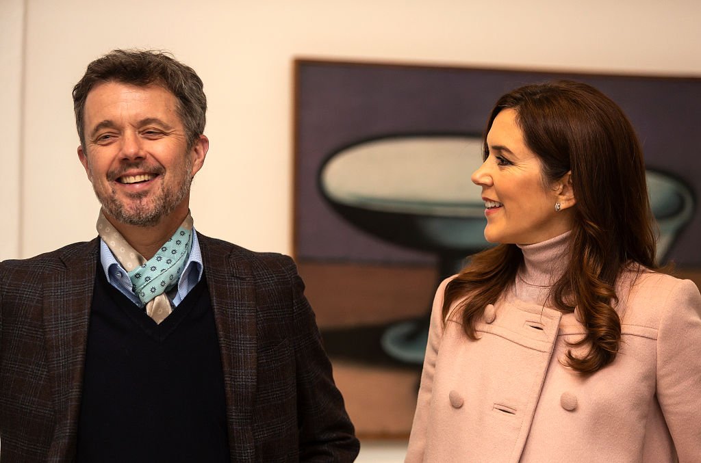 Mary y Frederik de Dinamarca durante su visita al Museo de Arte de Brandts. | Foto: Getty Images.
