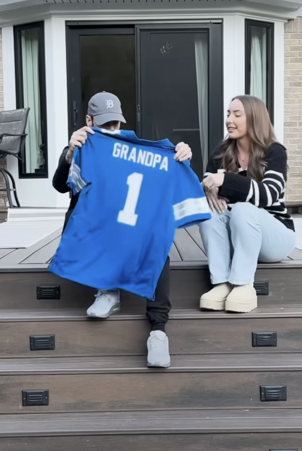 Eminem sorprendió diciendo que va a ser abuelo del primer hijo de Hailie Jade en un clip subido el 3 de octubre de 2024 | Fuente: YouTube/EminemMusic