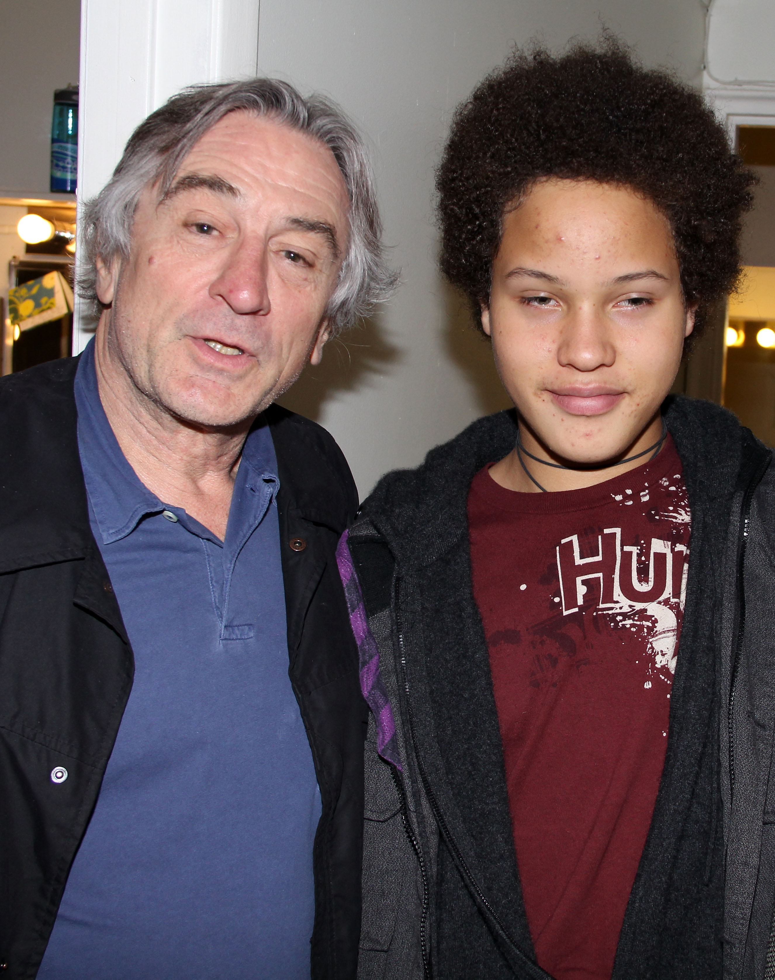 Robert De Niro con su hijo Julien en The Richard Rogers Theater el 24 de abril de 2011 en Nueva York | Foto: Getty Images