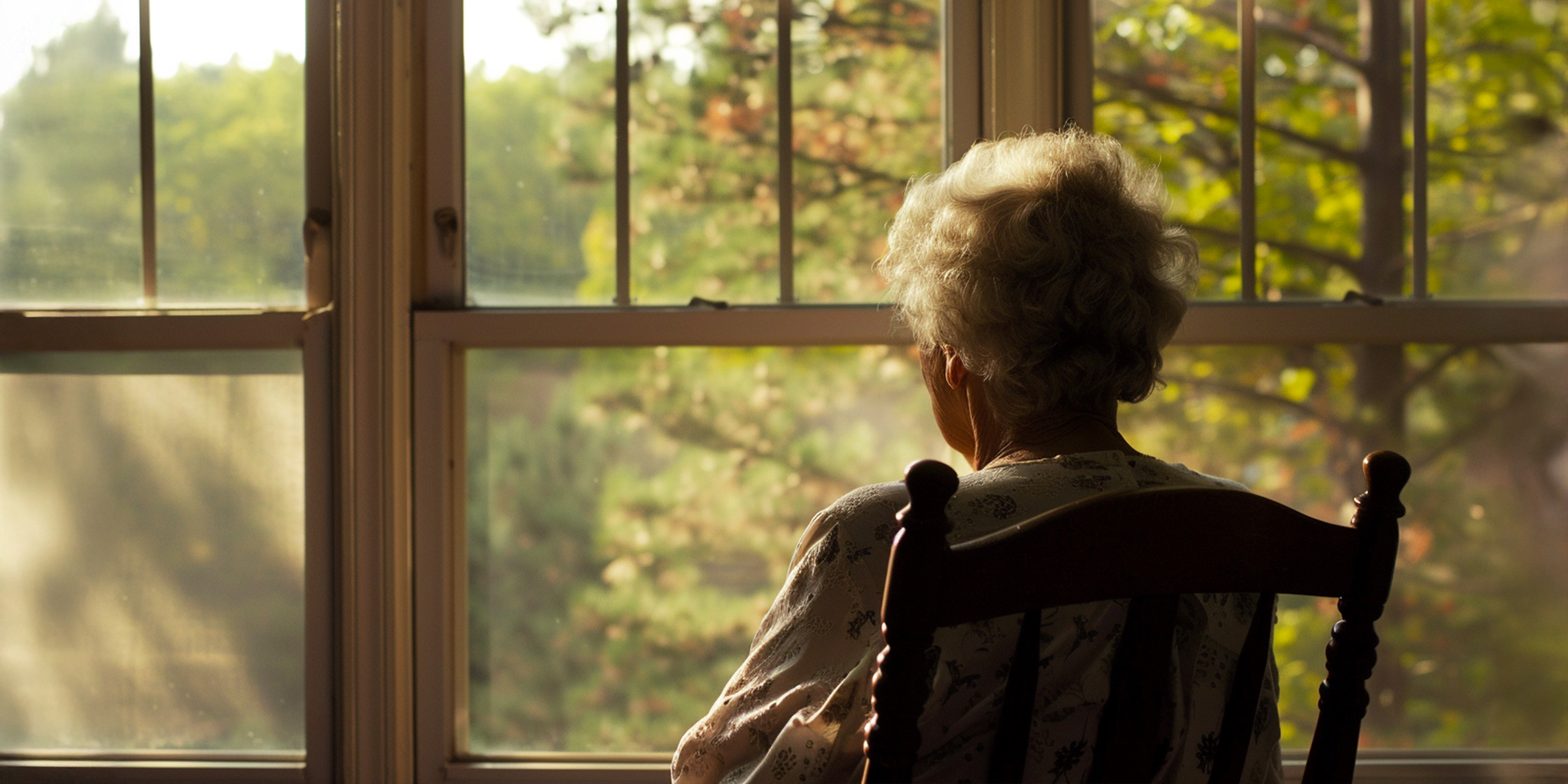 Anciana mirando por la ventana | Fuente: Midjourney