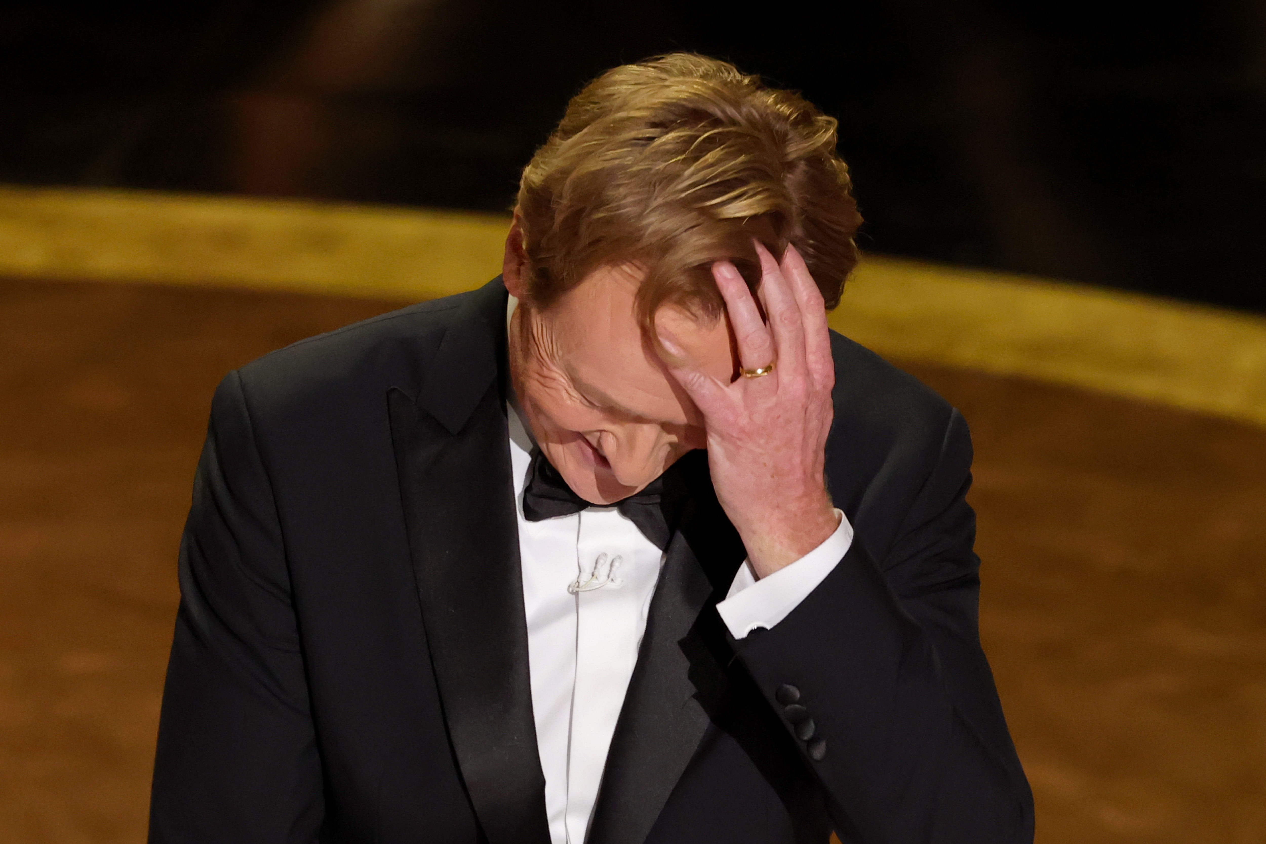 Conan O'Brien habla en el escenario durante la 97ª edición de los Oscar en el Dolby Theatre de Hollywood, California, el 2 de marzo de 2025 | Fuente: Getty Images