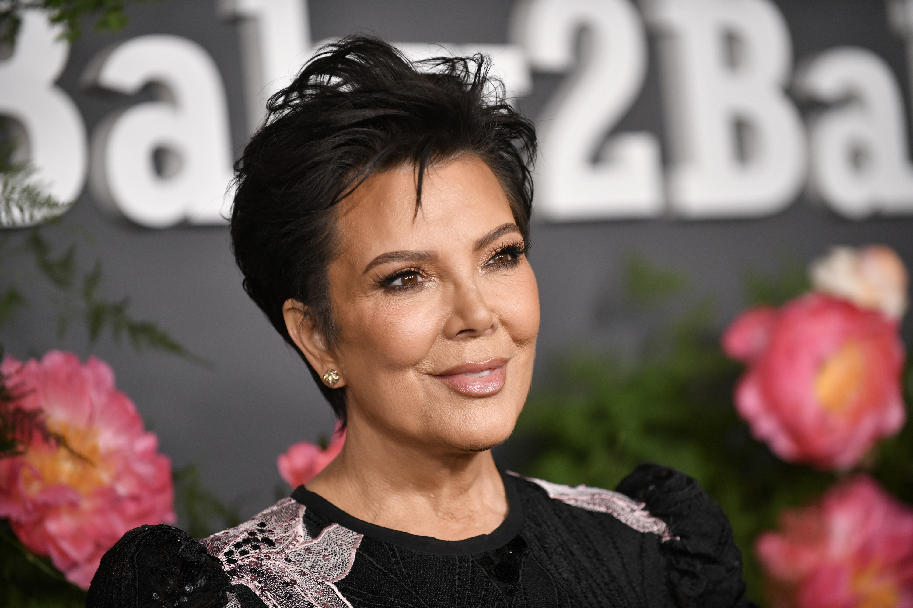 Kris Jenner asiste a la gala Baby2Baby en el Pacific Design Center de West Hollywood, California. | Fuente: Getty Images