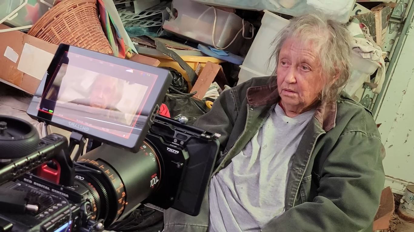 Shelley Duvall en el plató de "The Forrest Hills", 2023 | Fuente: YouTube/TheForrestHills