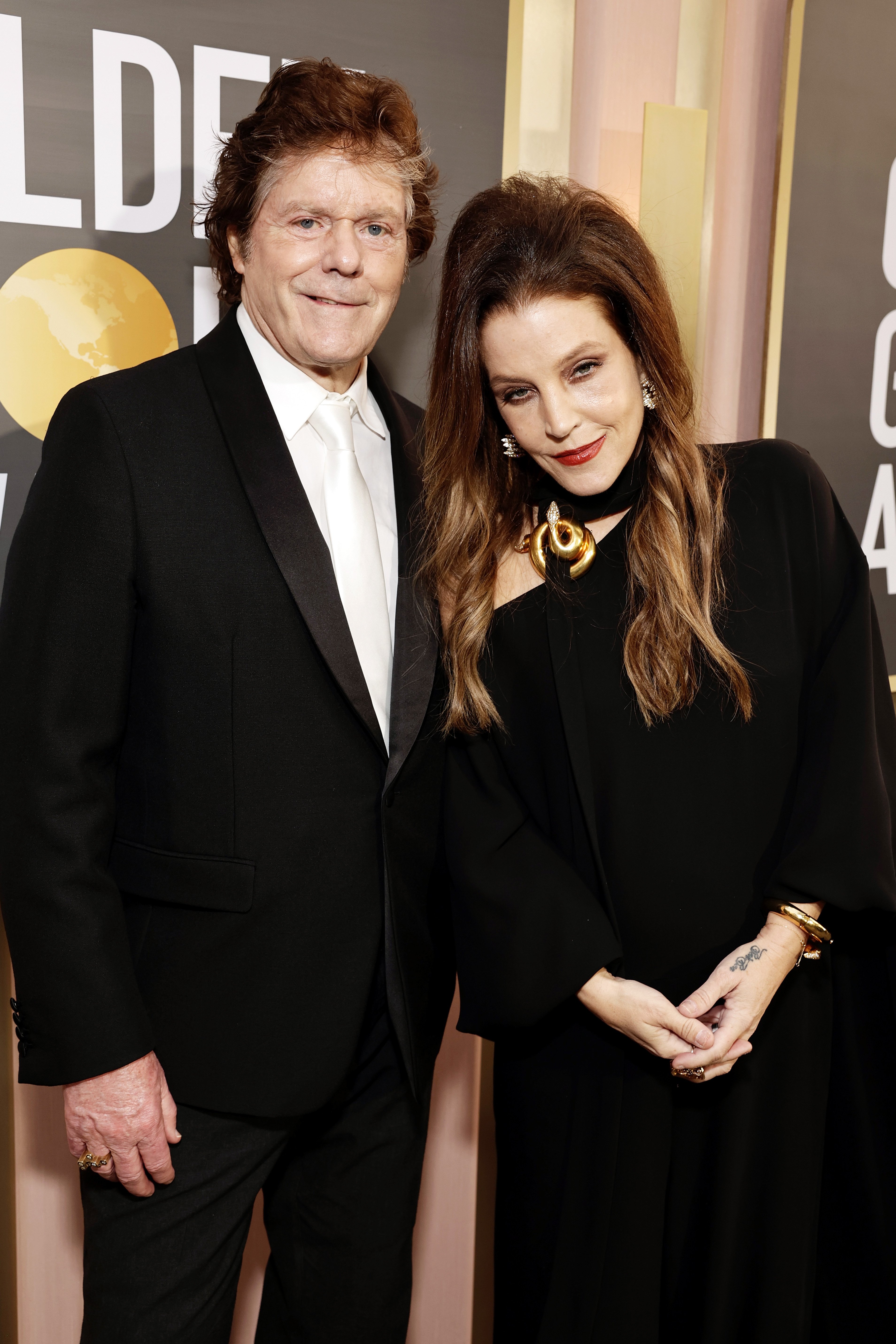 Jerry Schilling y Lisa Marie Presley en la 80ª entrega anual de los Globos de Oro celebrada en el Hotel Beverly Hilton, el 10 de enero de 2023 en Beverly Hills, California. | Foto: Getty Images