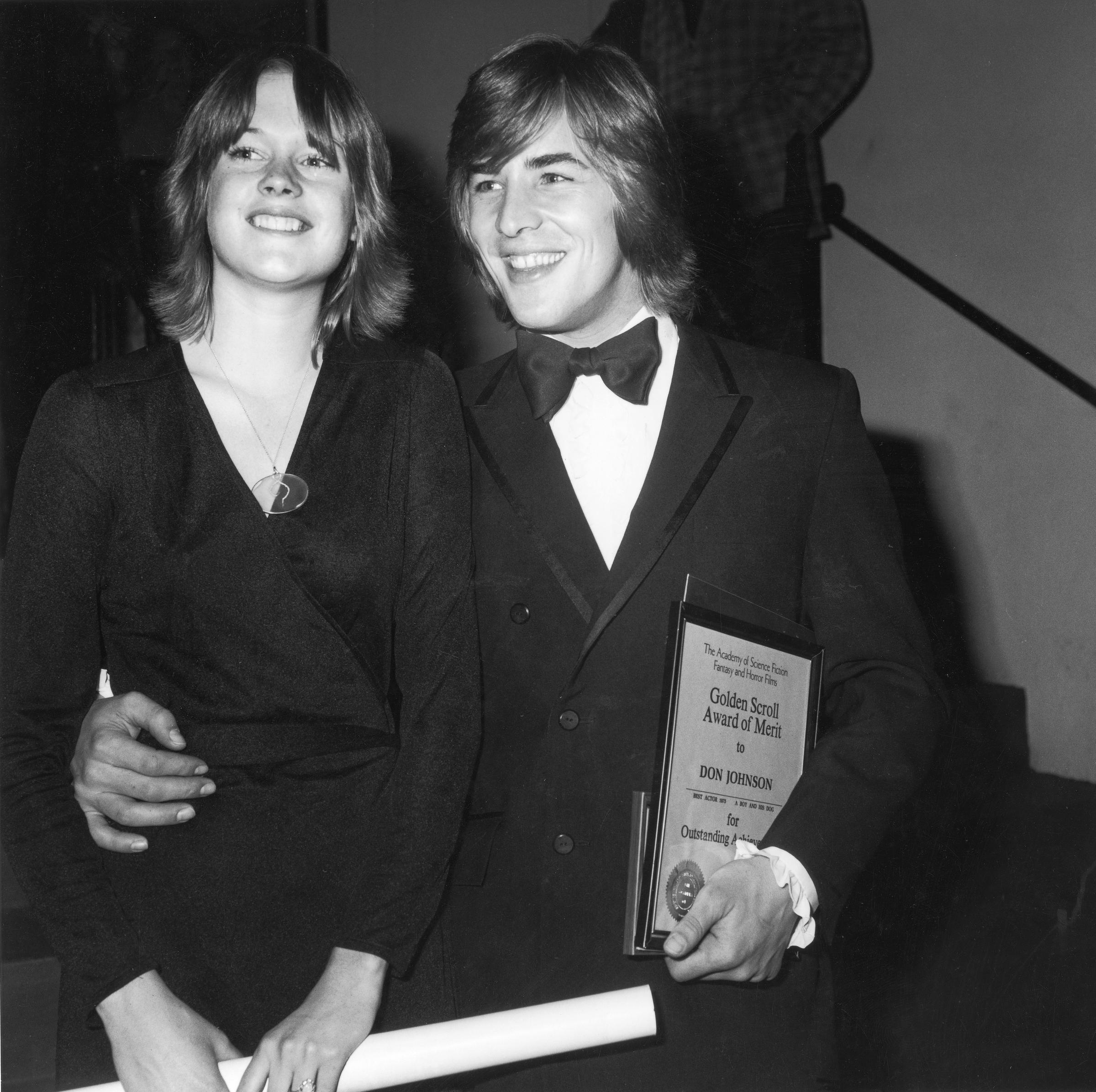 Melanie Griffith y Don Johnson en los Premios de la Academia de Cine de Ciencia Ficción, Fantasía y Terror el 1 de febrero de 1976, en Los Ángeles, California | Fuente: Getty Images