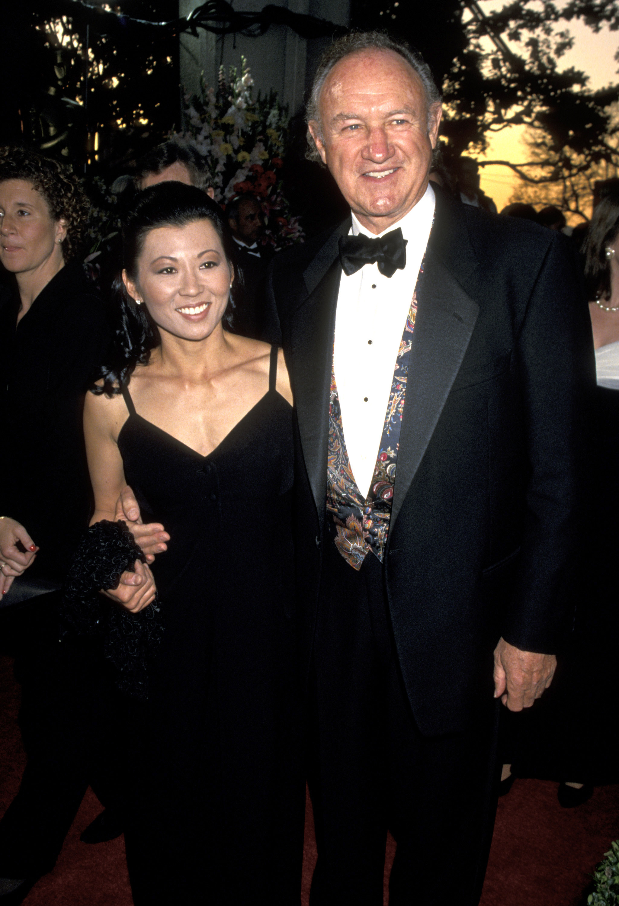 Betsy Arakawa y Gene Hackman en la 66 edición de los Premios Anuales de la Academia, el 21 de marzo de 1994, en Los Ángeles, California. | Fuente: Getty Images