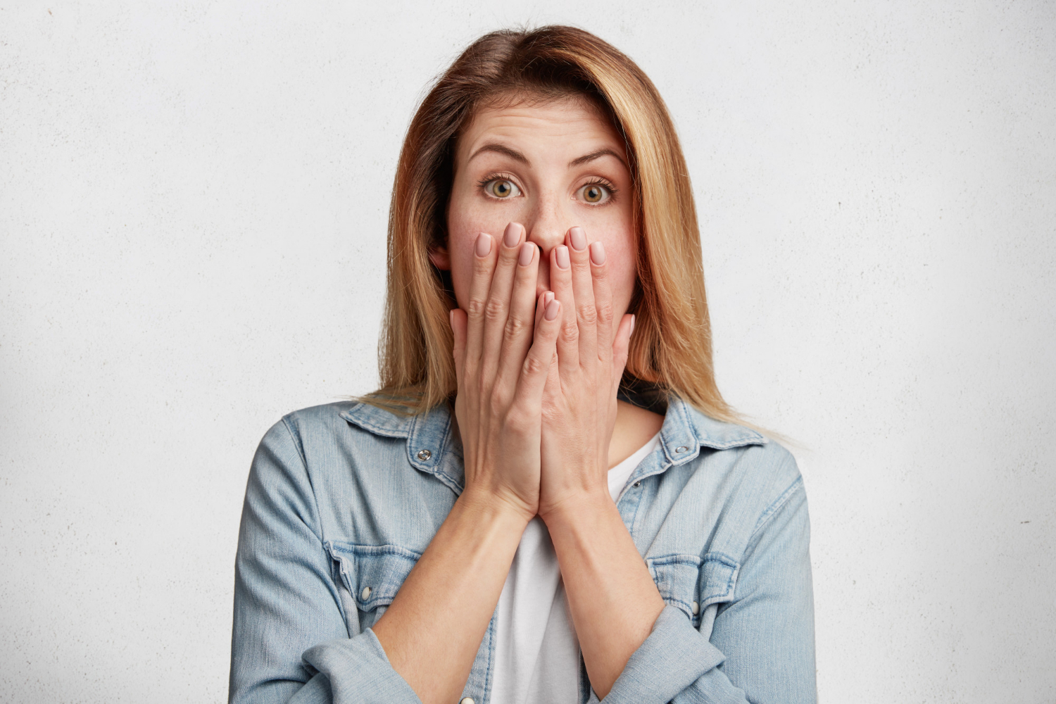 Una mujer conmocionada | Fuente: Freepik