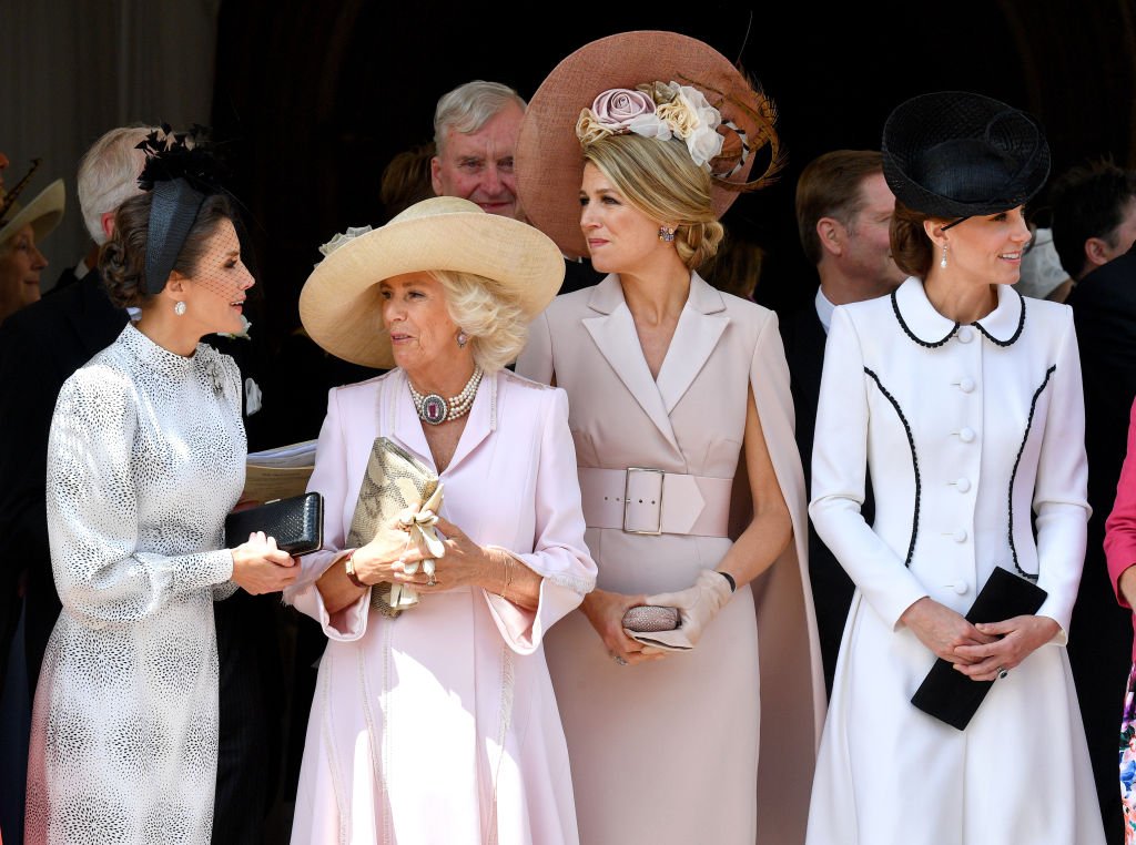 Damas de la royal en la Orden de la Jarretera, este lunes, en Londres | Foto: Getty Images