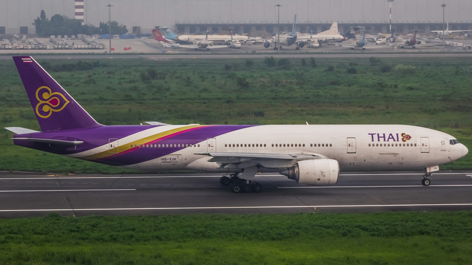 Un vuelo internacional en la pista | Fuente: Unsplash