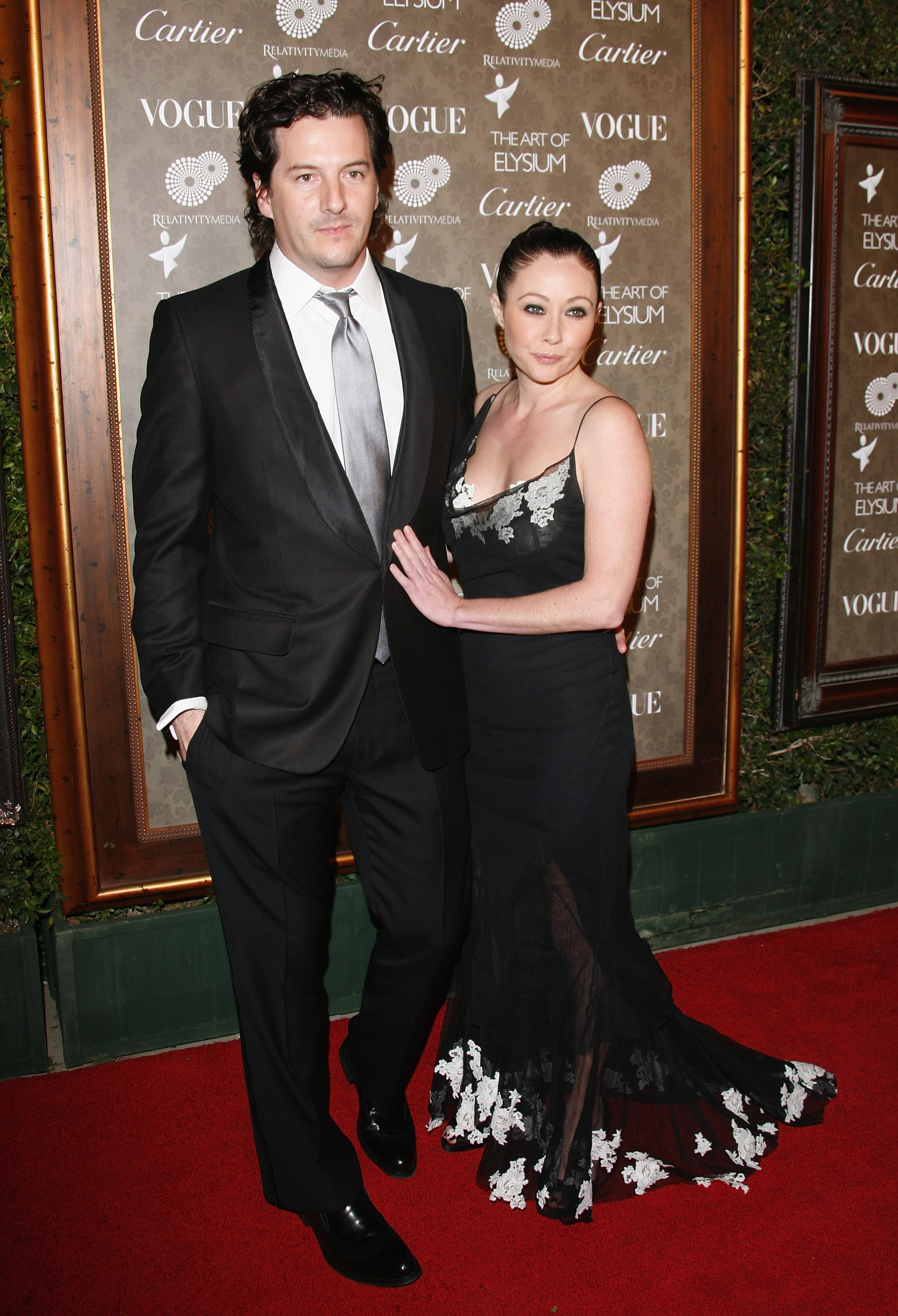 Kurt Iswarienko y Shannen Doherty llegan a la 2ª Gala Anual Heaven de Art of Elysium celebrada en Los Ángeles, California, el 10 de enero de 2009. | Fuente: Getty Images