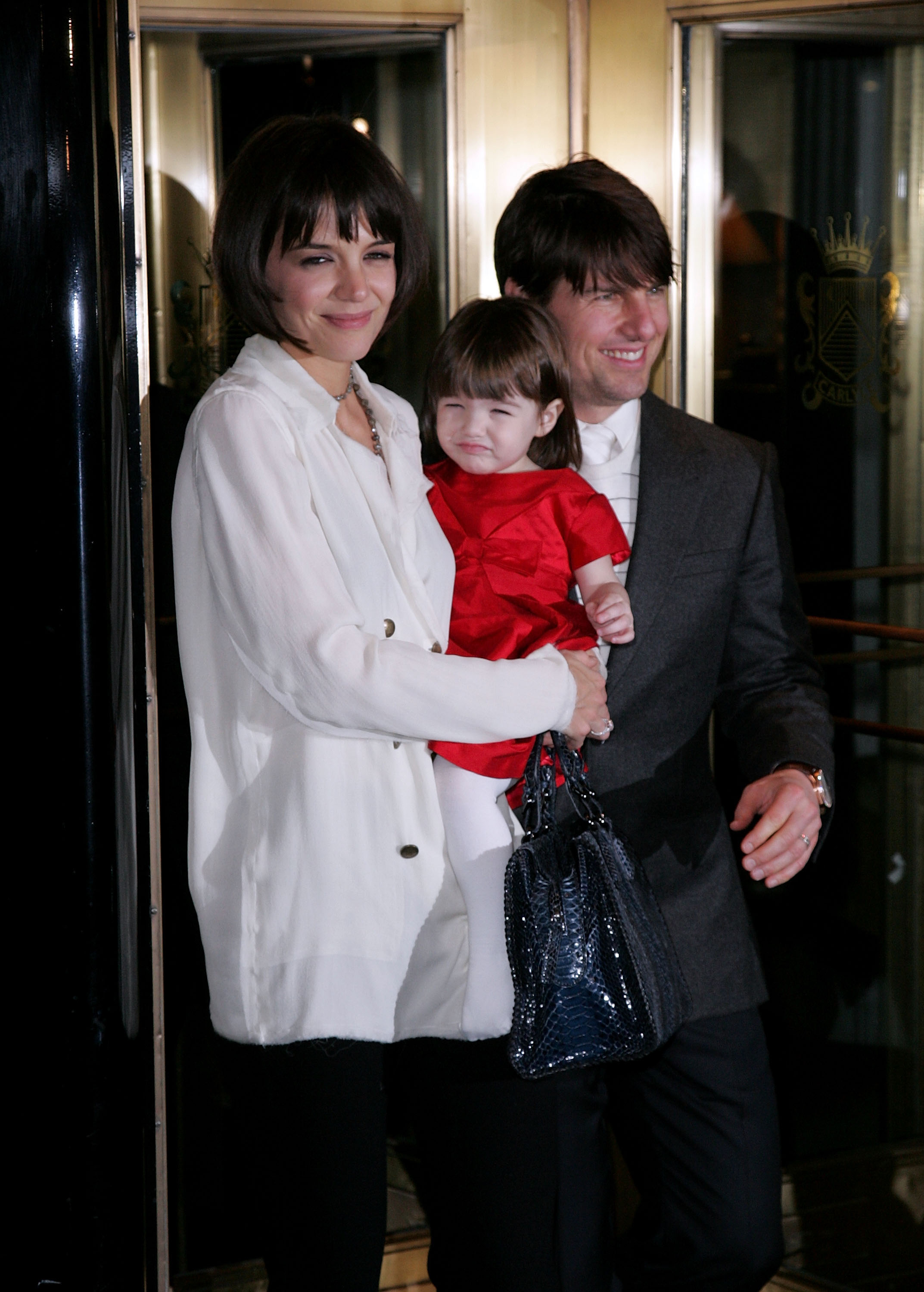 Katie Holmes, Suri y Tom Cruise vistos en Nueva York el 14 de enero de 2008 | Fuente: Getty Images