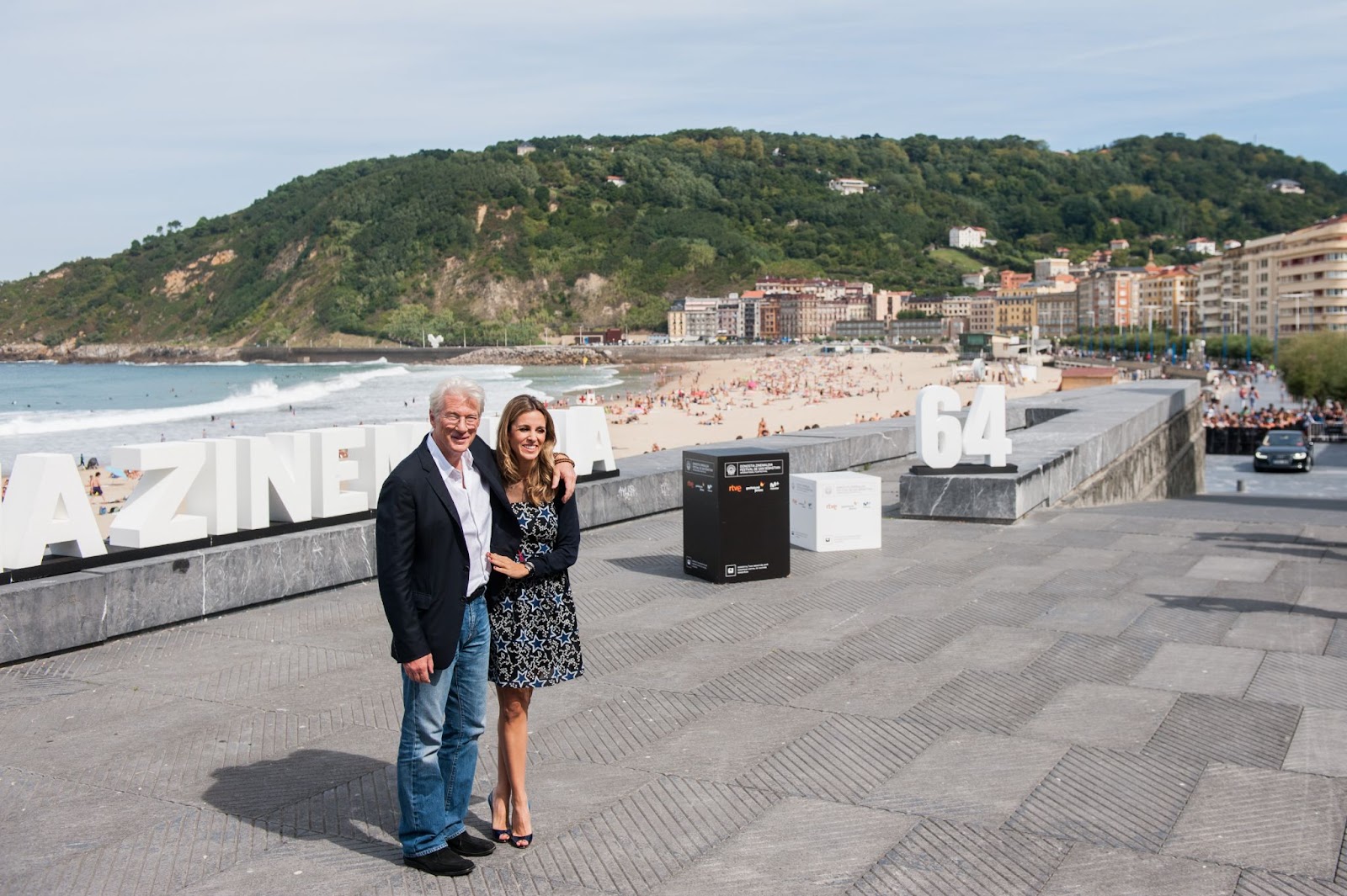 Richard y Alejandra Gere durante el 64 Festival Internacional de Cine de San Sebastián el 6 de octubre de 2016, en España. | Fuente: Getty Images