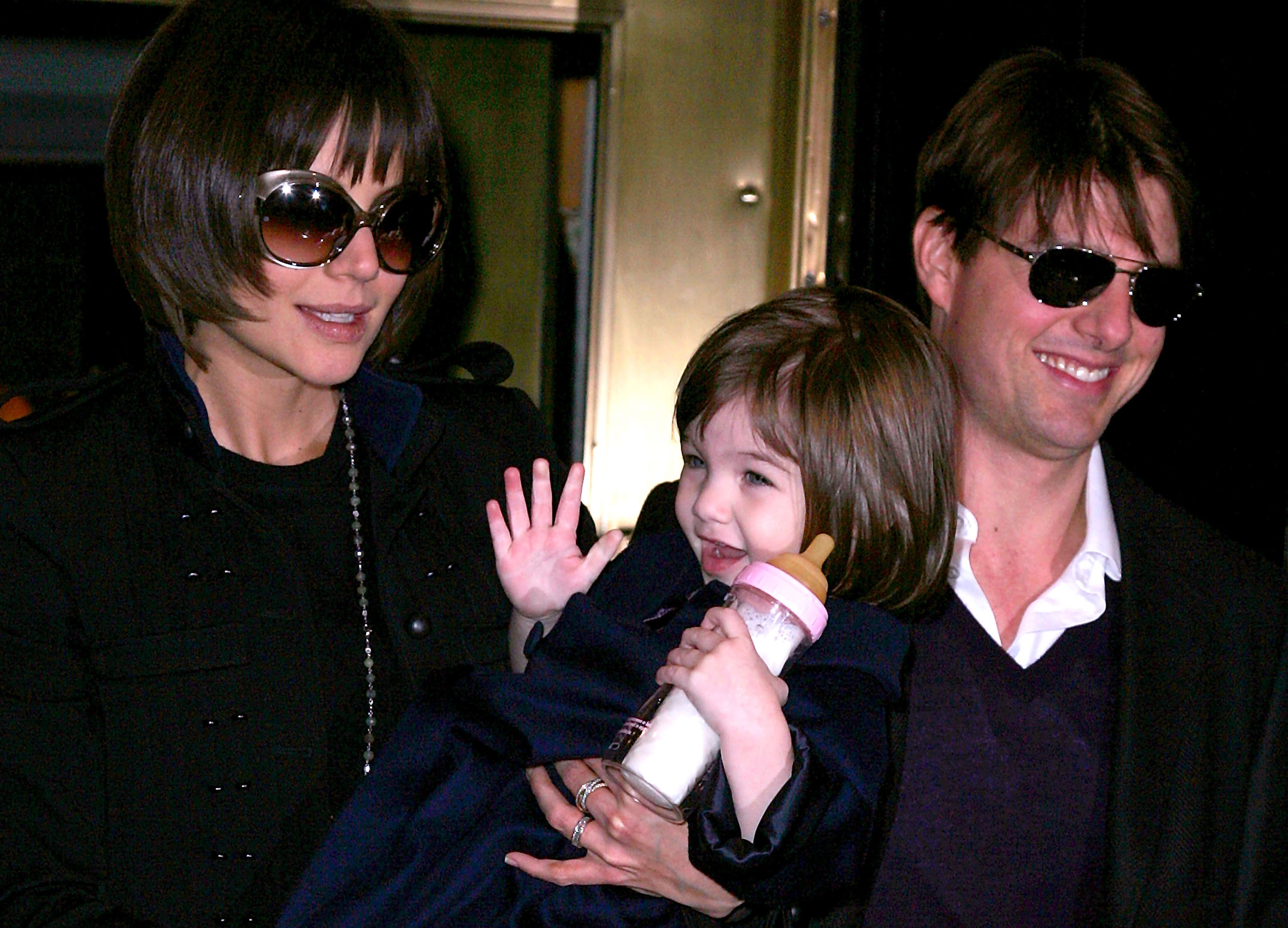 Katie Holmes and Tom Cruise seen with daughter Suri in New York City in 2008. | Foto: Getty Images