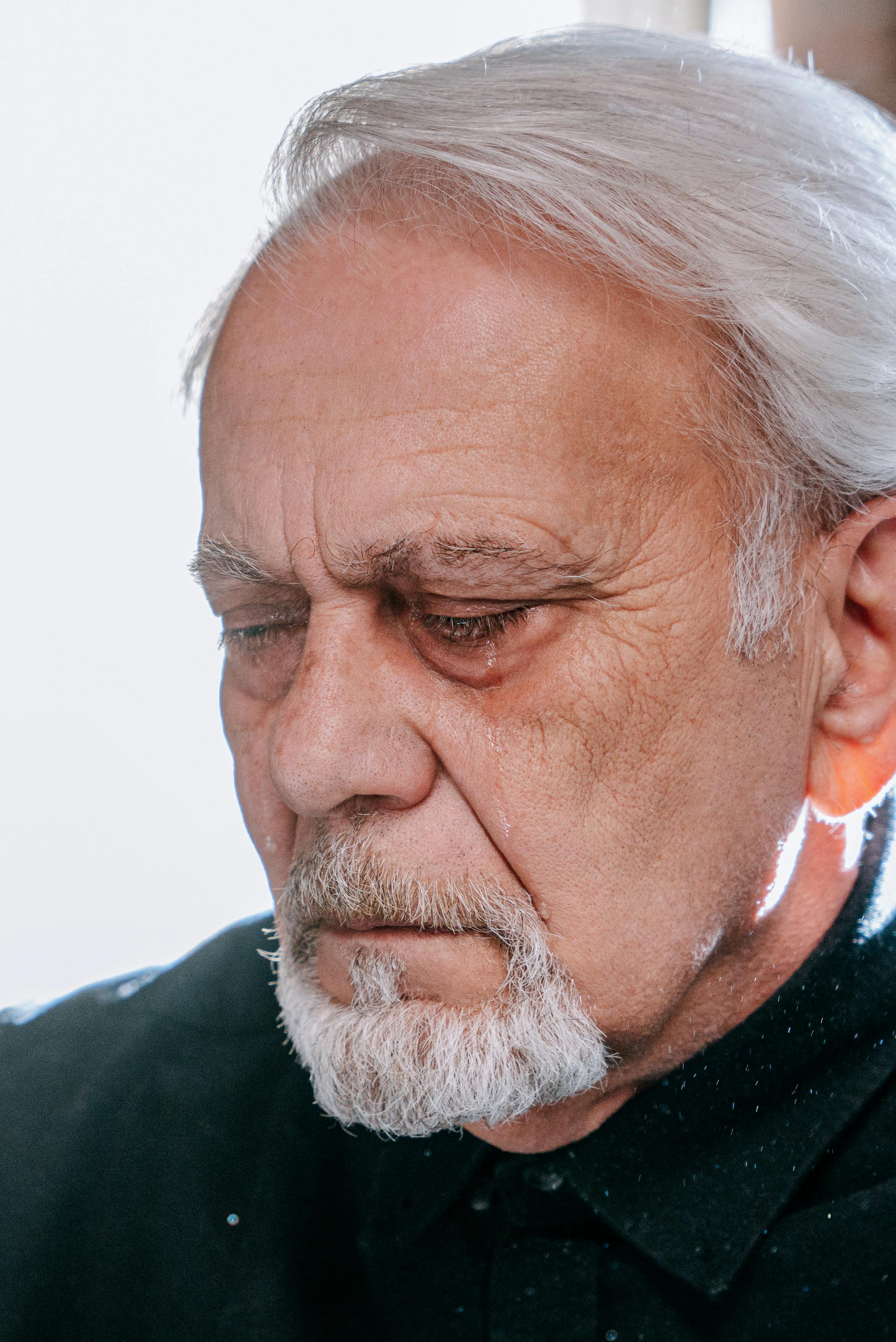 Hombre llorando. Imagen con fines ilustrativos | Foto: Pexels