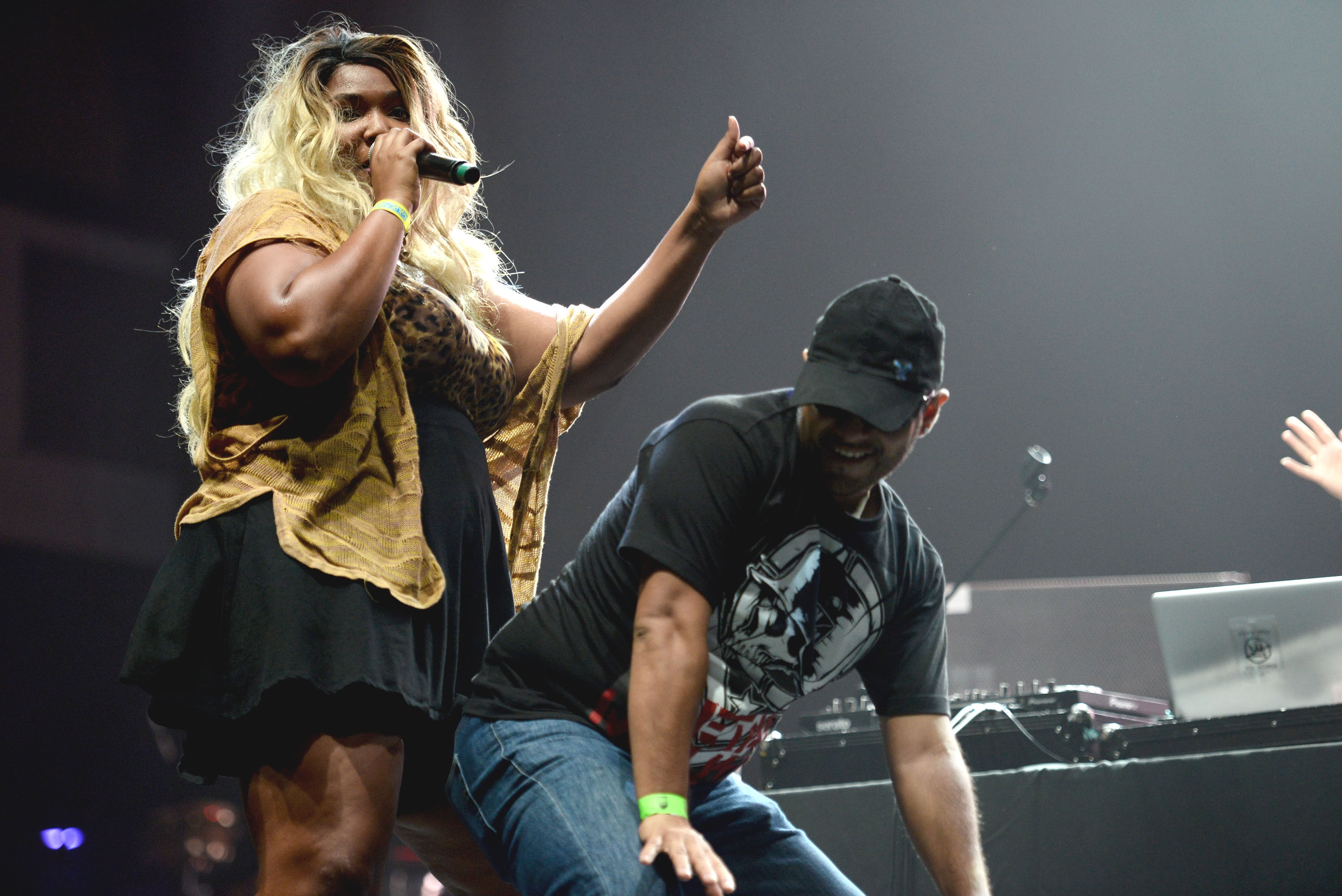 Lizzo actúa en el escenario durante el Festival Supersonico el 11 de octubre de 2014, en Los Ángeles, California. | Fuente: Getty Images