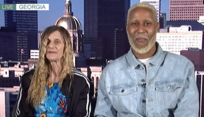 Cheryl McGregor y Quran McCain durante una entrevista, el 7 de marzo de 2023 | Fuente: YouTube/@thismorning/videos