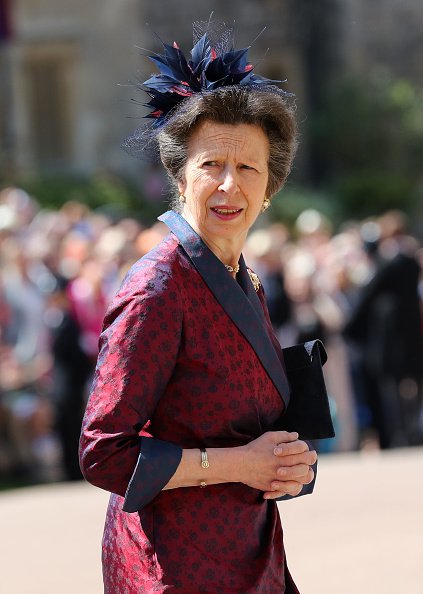 La Princesa Anne, la Princesa Real llega a la Capilla de San Jorge en el Castillo de Windsor antes de la boda del Príncipe Harry con Meghan Markle el 19 de mayo de 2018 en Windsor, Inglaterra. | Fuente: Getty Images