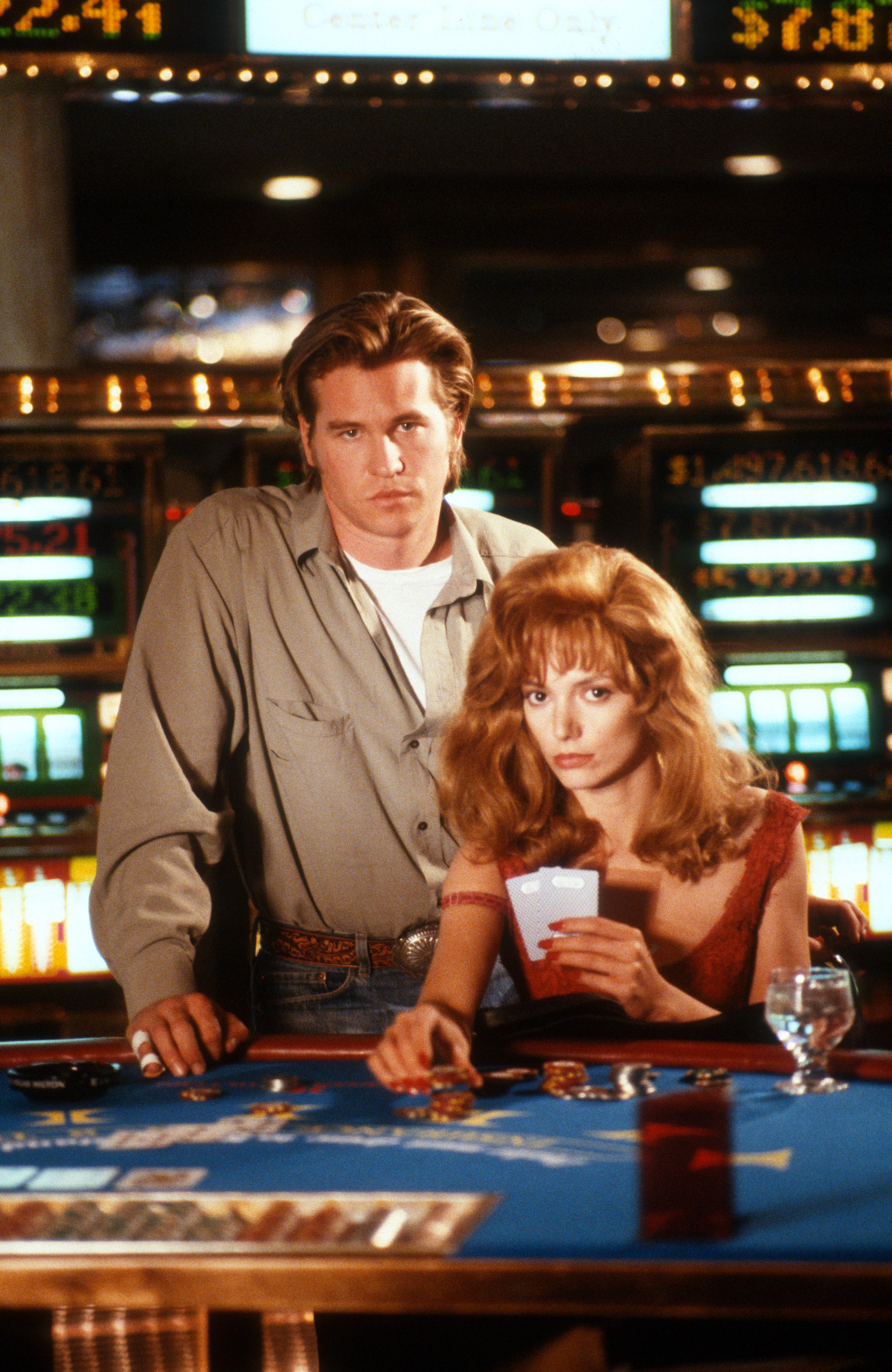 Joanne Whalley y Val Kilmer en "Kill Me Again" en 1989 | Foto: Getty Images