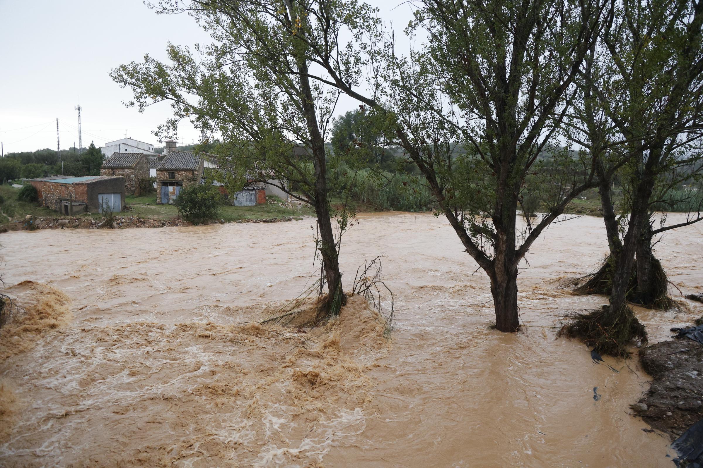 Un río desbordado por la DANA, el 31 de octubre de 2024 en Castellón, Comunidad Valenciana, España | Fuente: Getty Images