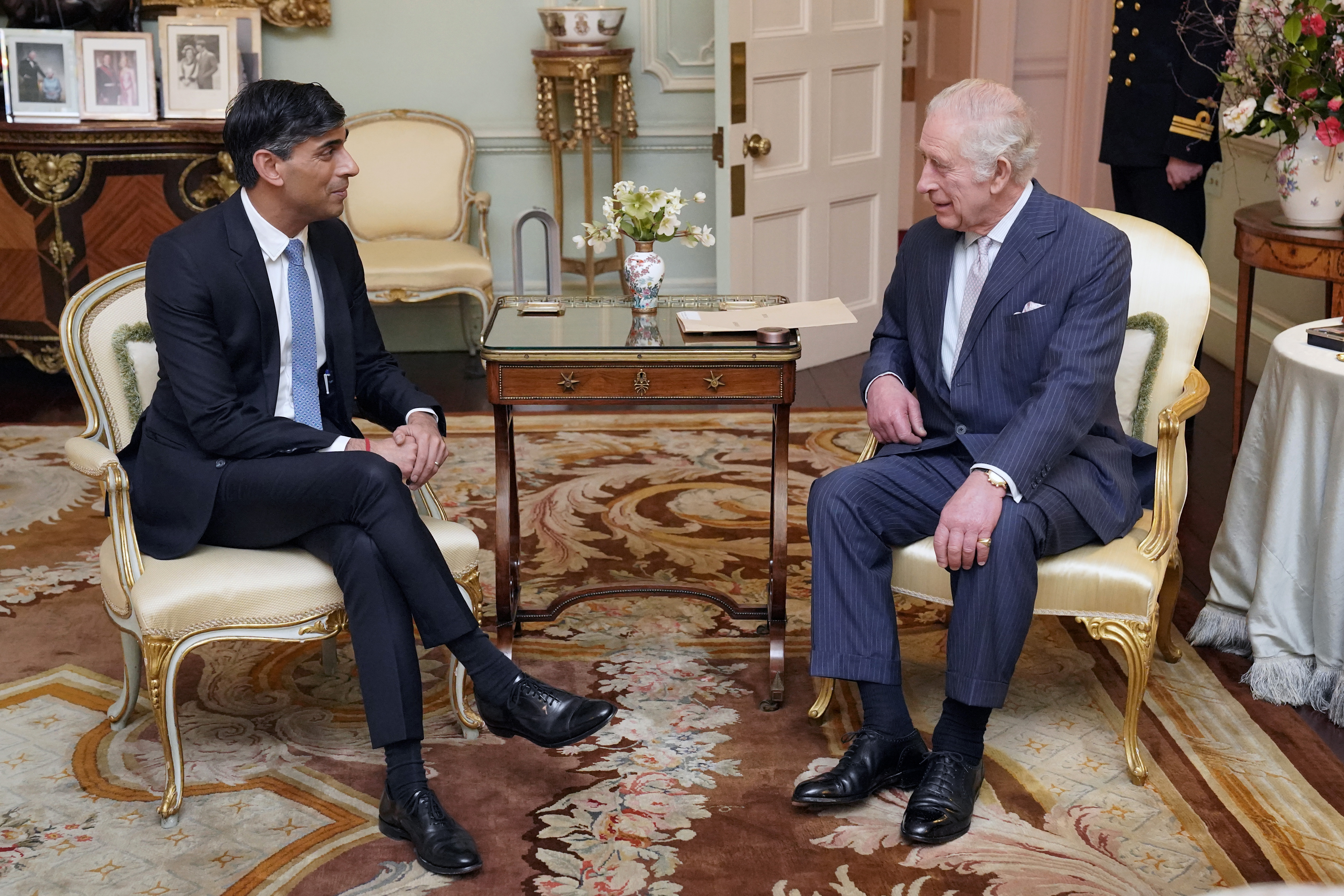 El primer ministro Rishi Sunak y el rey Charles III se reúnen en el Palacio de Buckingham, en el centro de Londres, el 21 de febrero de 2024 | Fuente: Getty Images