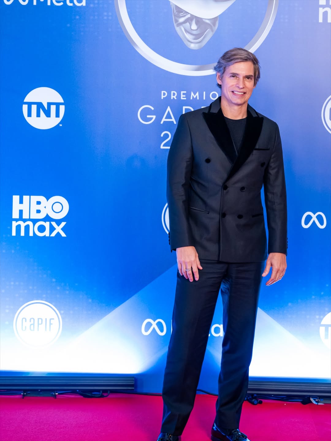 Carlos Baute en la alfombra roja de los Premios Gardel 2026 | Fuente: Instagram/revistacaras