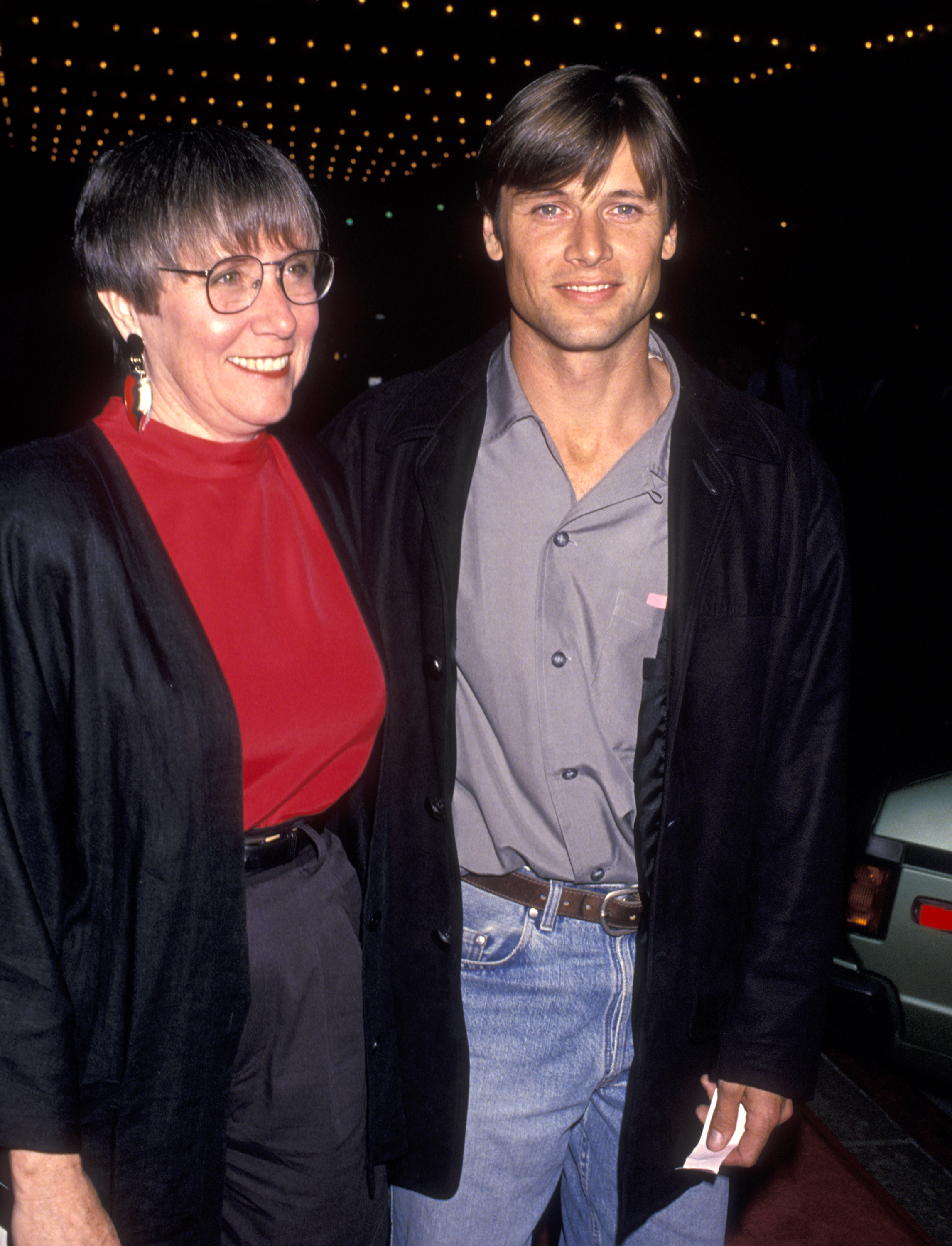 Foto sin fechar del actor y su madre Kathleen | Fuente: Getty Images