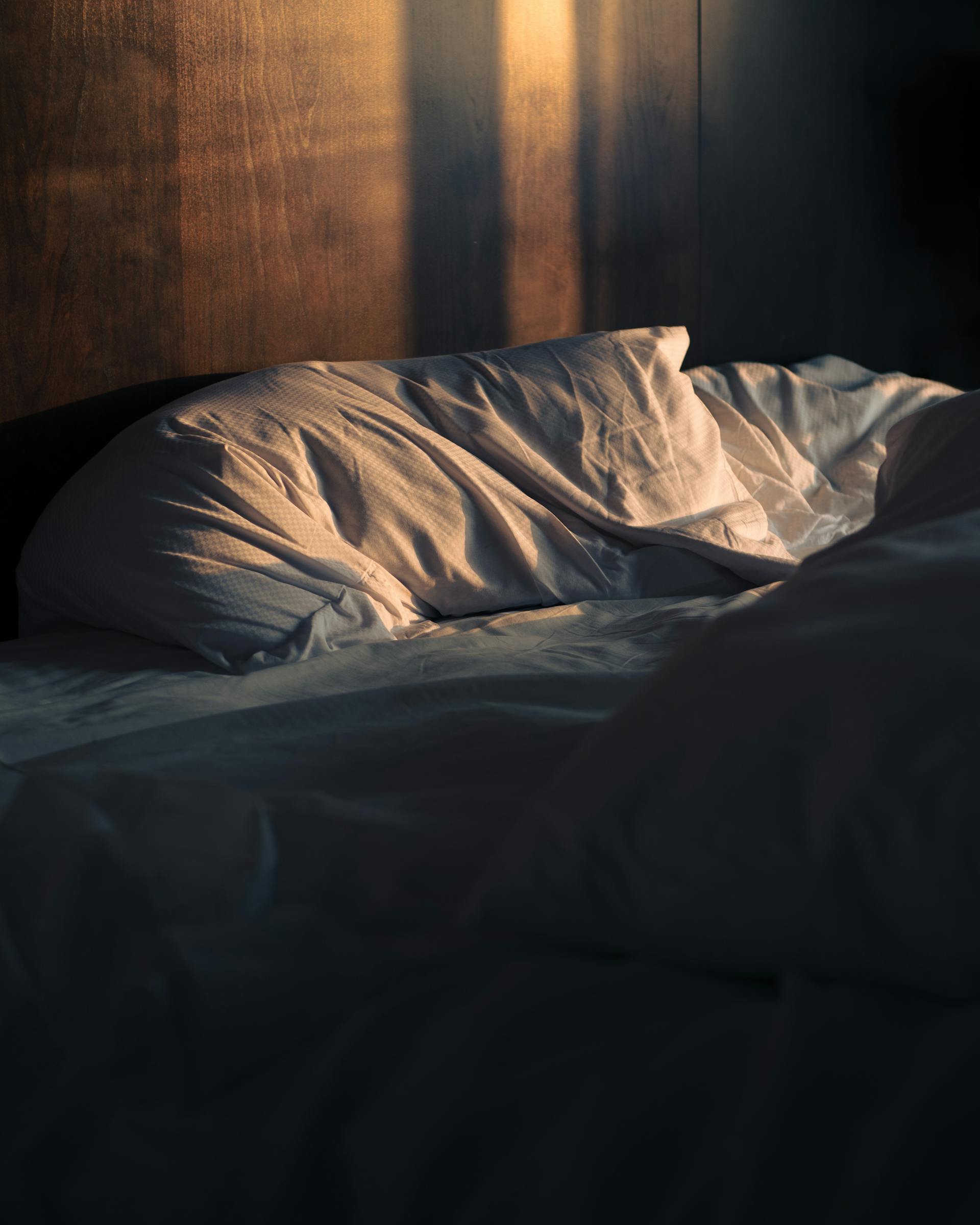 Una cama deshecha | Fuente: Pexels