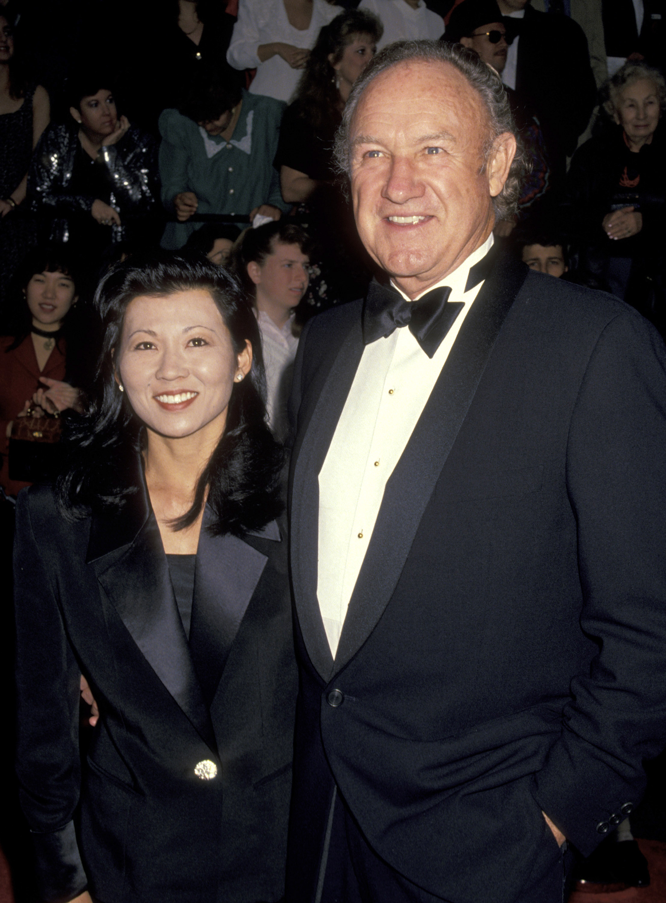 Gene Hackman y Betsy Arakawa durante la 20ª edición de los People's Choice Awards en los estudios Sony de Culver City, California, Estados Unidos, el 8 de marzo de 1994 | Fuente: Getty Images