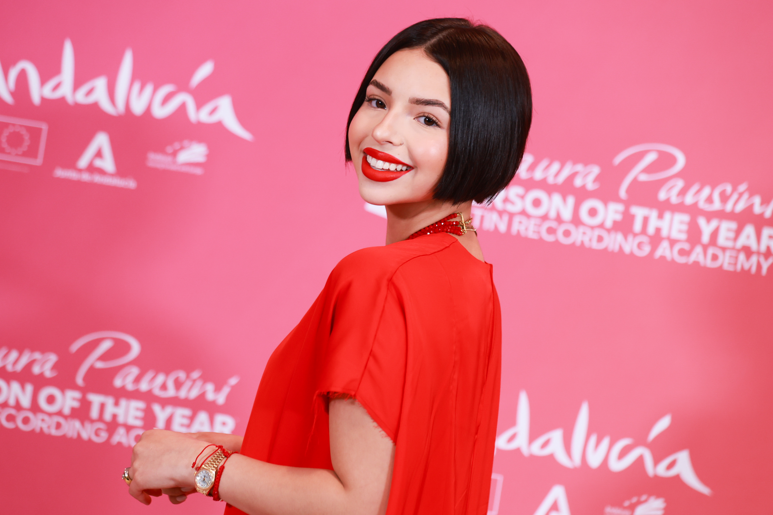 Angela Aguilar asiste a la Gala Persona del Año 2023 de la Academia Latina de la Grabación en honor a Laura Pausini en el Centro de Conferencias y Exposiciones FIBES el 15 de noviembre de 2023 en Sevilla, España. | Fuente: Getty Images.