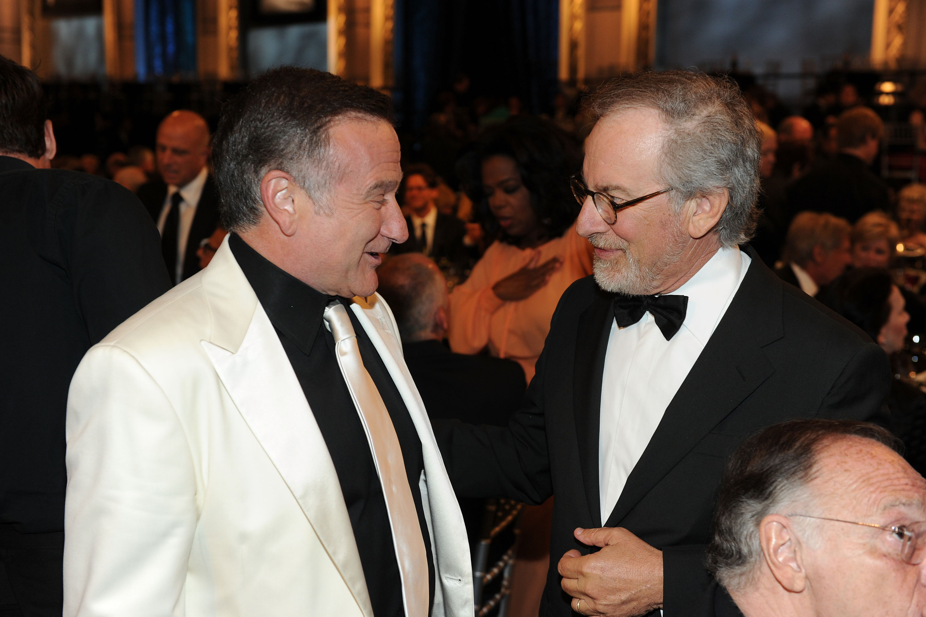 Robin Williams y Steven Spielberg durante el evento en honor a Mike Nichols con un Premio AFI Life Achievement el 10 de junio de 2010, en Culver City, California | Fuente: Getty Images