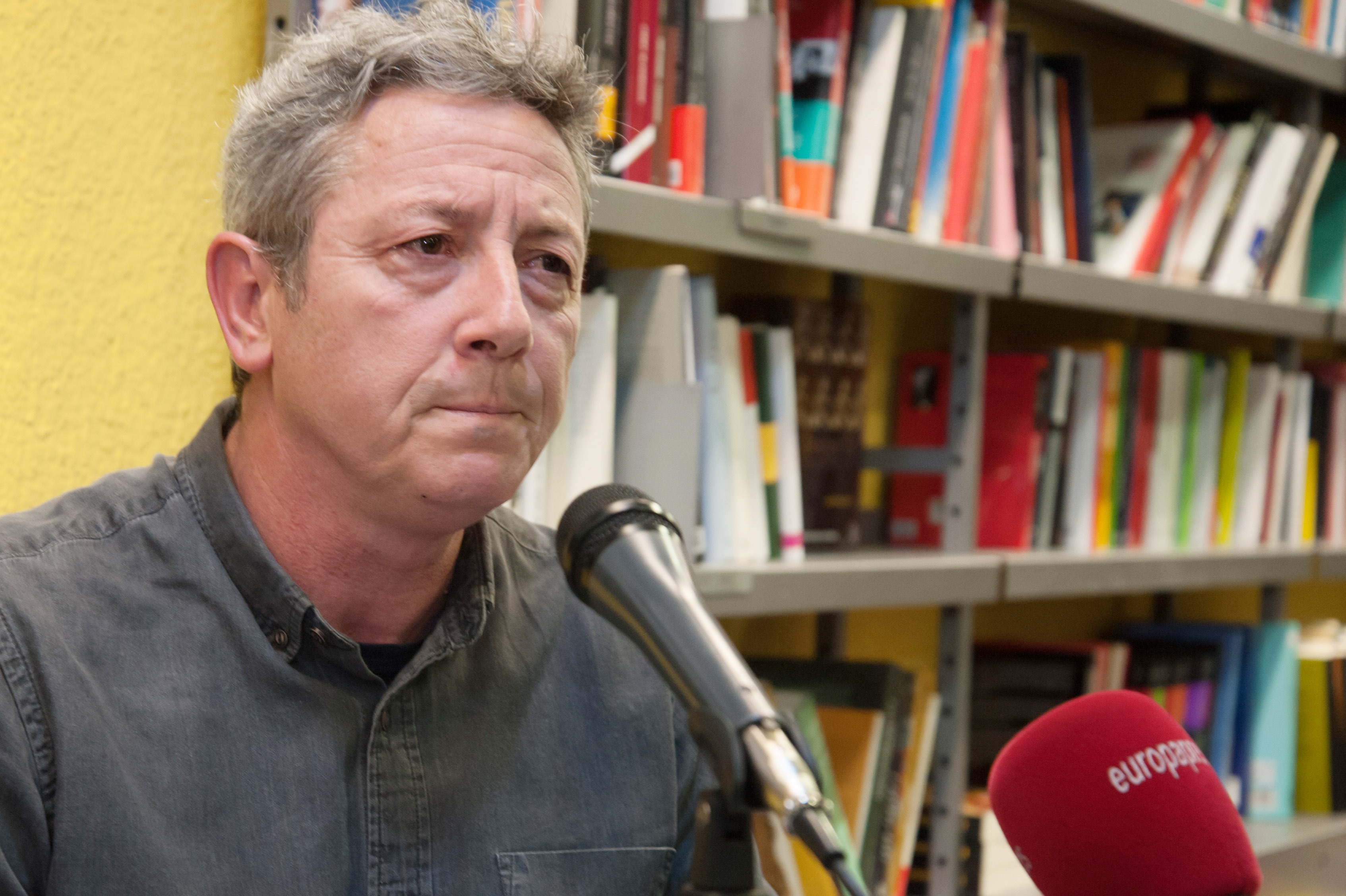 Alonso Guerrero, exmarido de la reina Letizia de España asiste a la rueda de prensa de "El amor de Penny Robinson" en la librería Le el 12 de abril de 2018 en Madrid, España. | Fuente: Getty Images