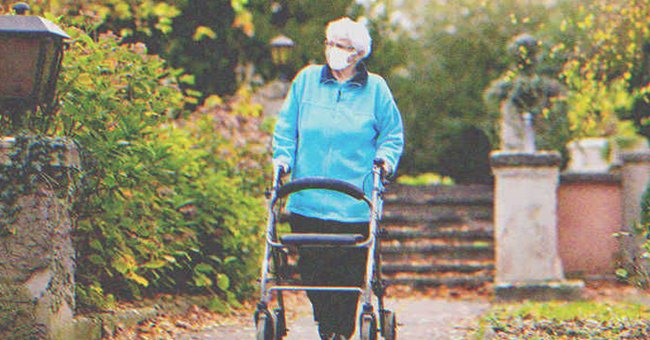 Anciana utilizando un andador | Fuente: Shutterstock