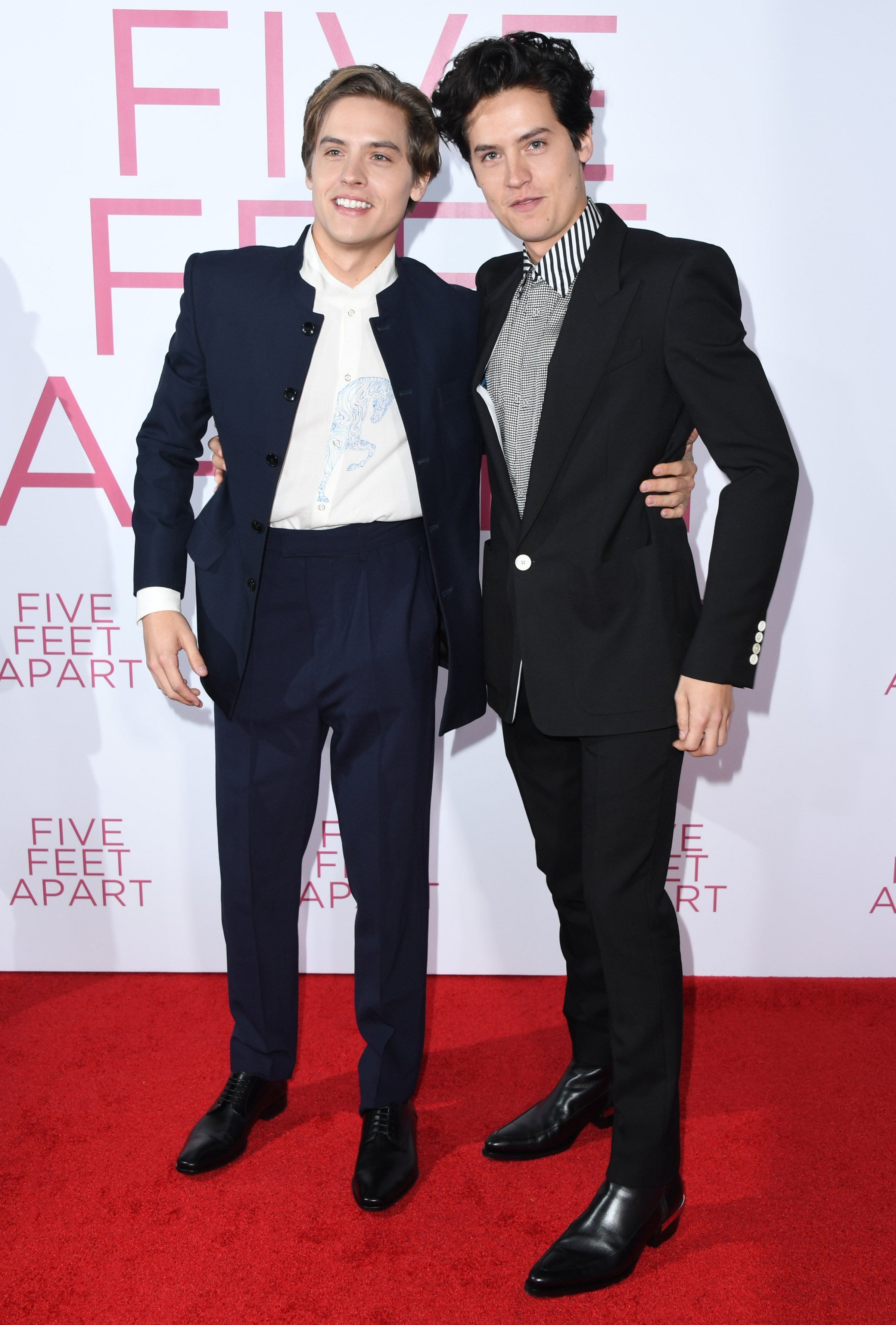 Cole y Dylan Sprouse en el estreno de "Five Feet Apart" el 7 de marzo de 2019, en Los Ángeles, California. | Fuente: Getty Images