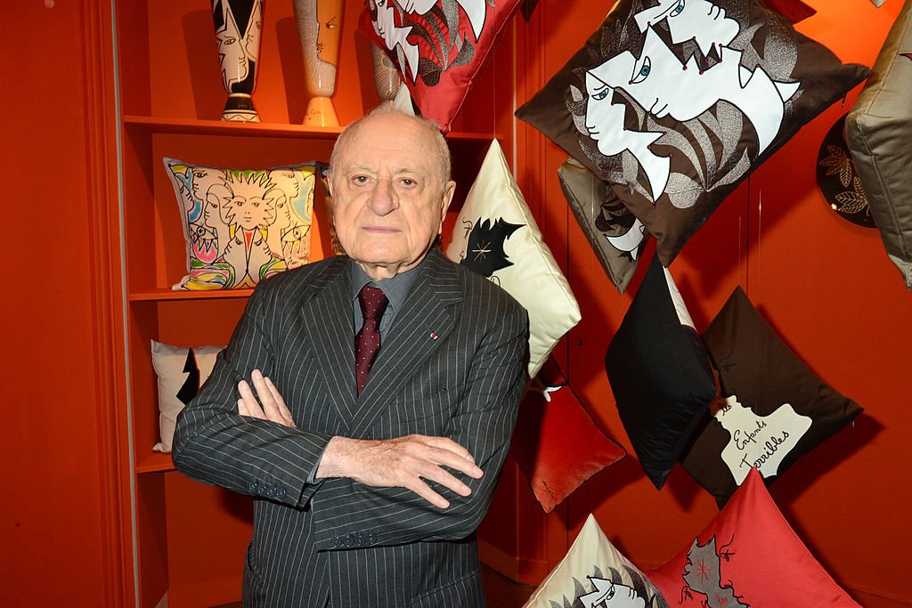 Pierre Bergé asiste a la vista previa de la exposición "Accessoires Jean Cocteau" el 5 de junio de 2013 en París. | Foto: Getty Images