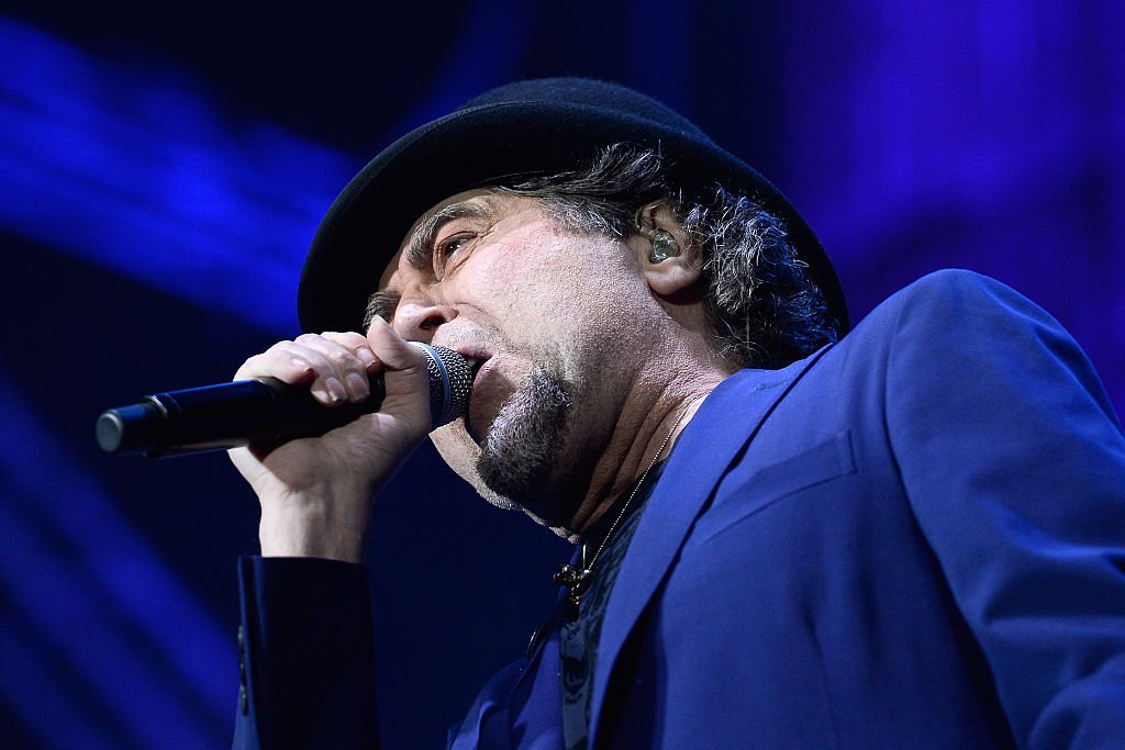Joaquín Sabina cantando en  concierto. | Foto: Getty Images