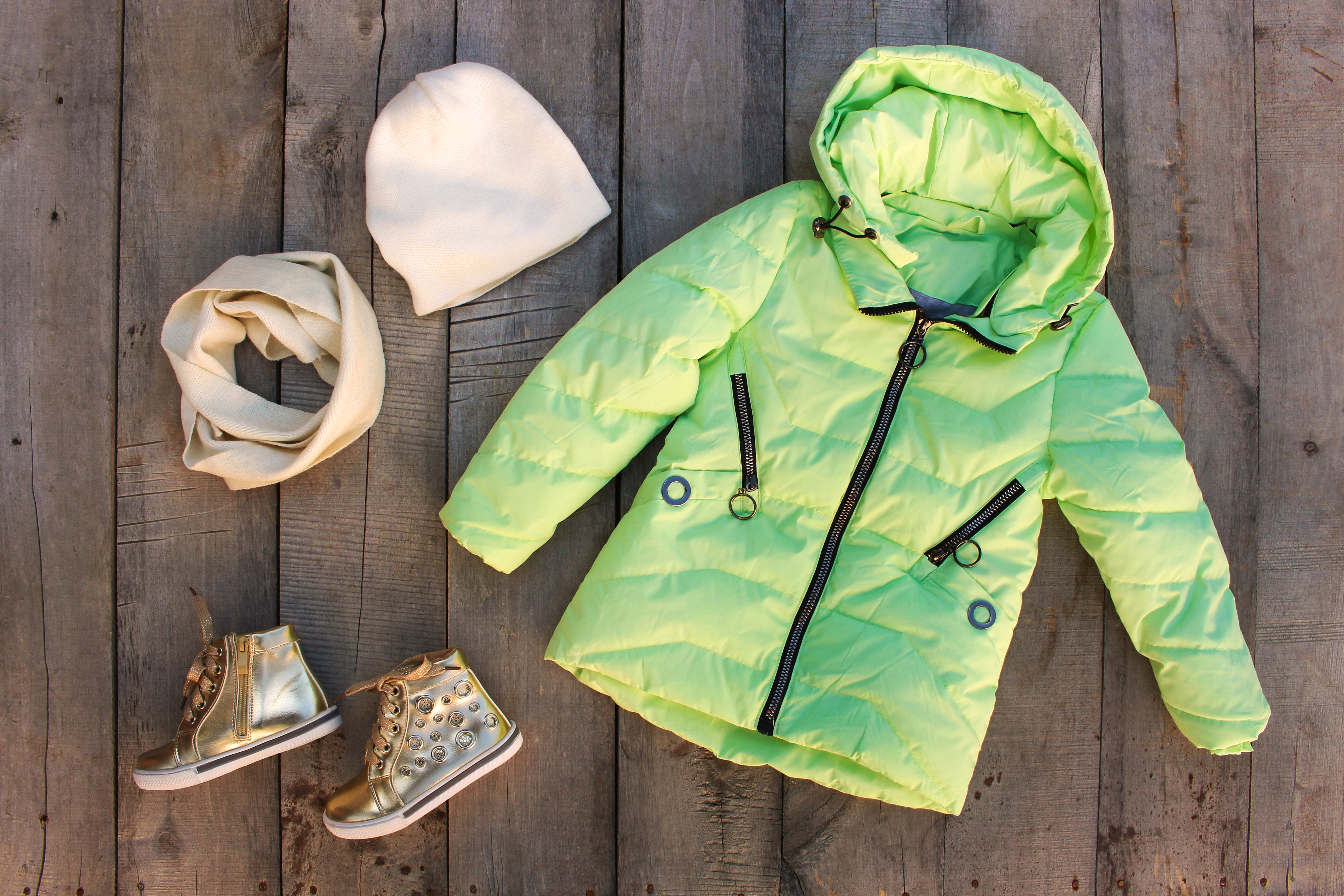 Una chaqueta de niño con otros accesorios. | Foto: Shutterstock