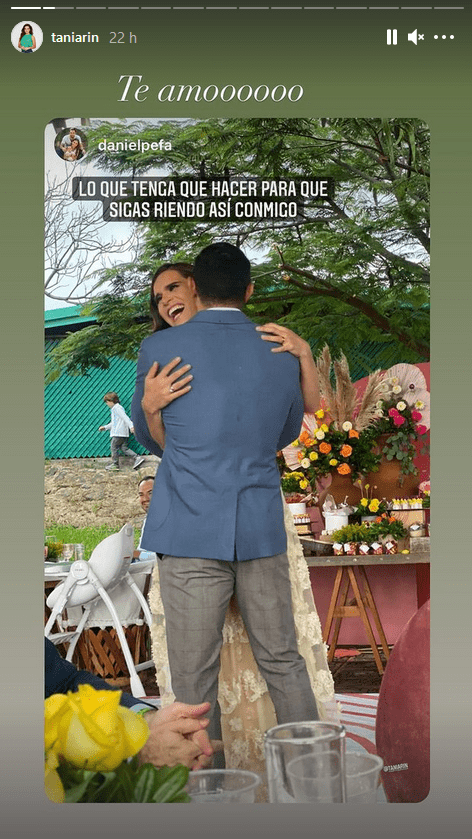 Tania Rincón y Daniel Pérez Farias bailando juntos en la celebración de su aniversario de bodas | Foto: Historias de Instagram/taniarin