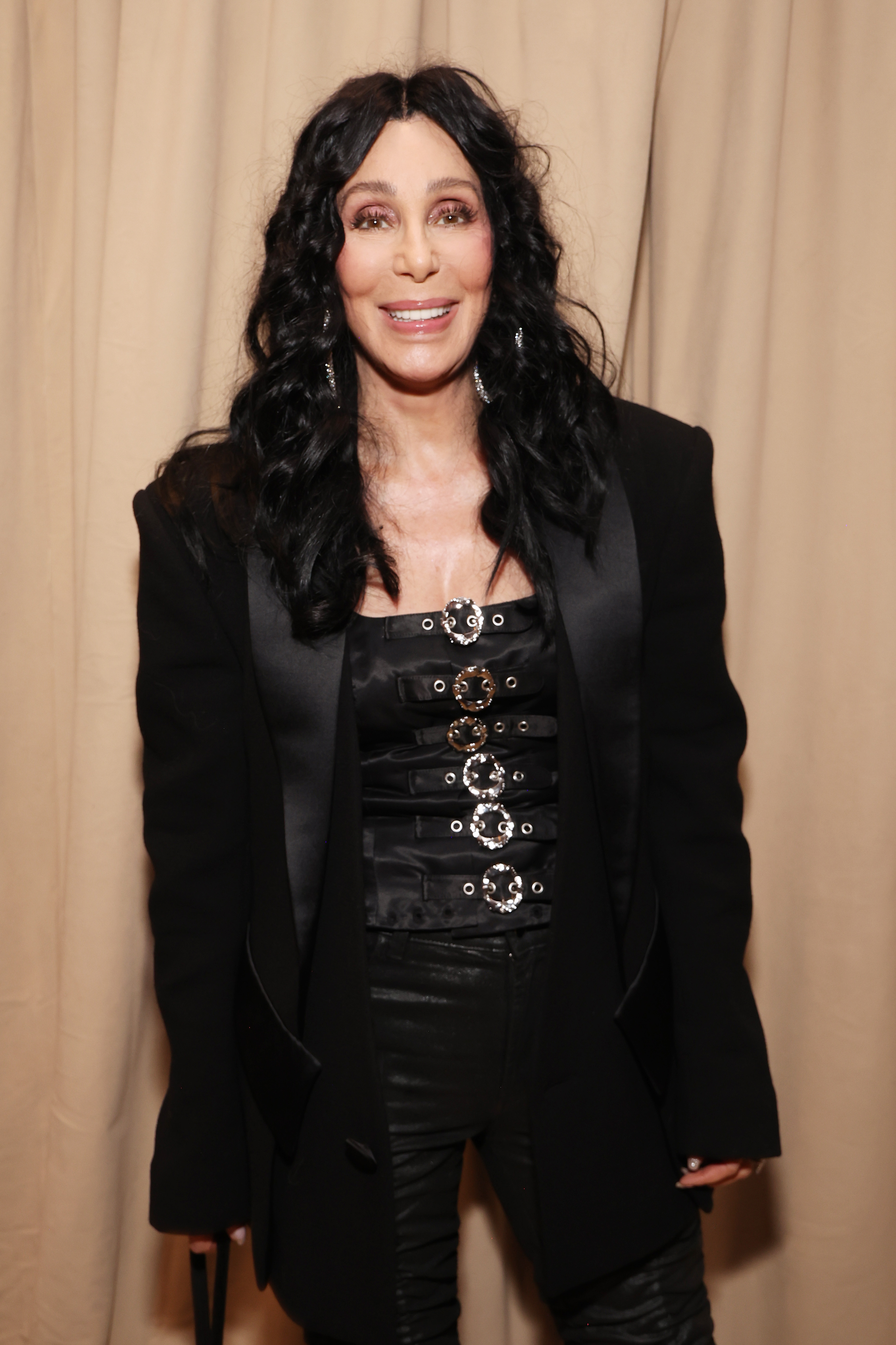 Cher asiste a la Gala Pre-GRAMMY el 3 de febrero de 2024 | Fuente: Getty Images