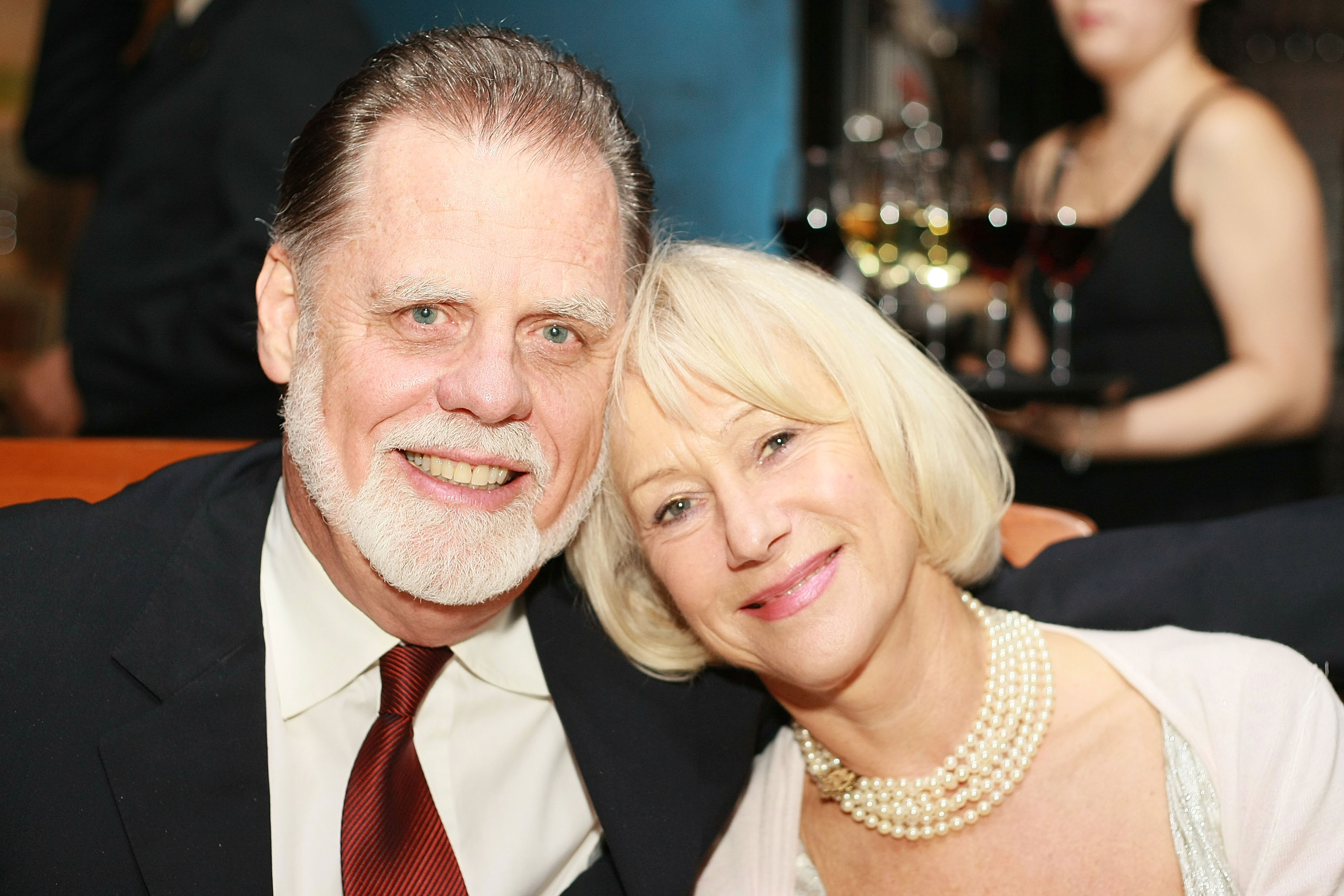 Taylor Hackford y Dame Helen Mirren en la fiesta posterior a la 7ª edición de los Directors Guild of America Honors el 16 de octubre de 2008, en Nueva York | Fuente: Getty Images