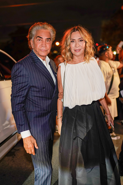 José Luis Rodríguez y Carolina Pérez fueron vistos el 27 de noviembre de 2023 en Miami, Florida | Fuente: Getty Images