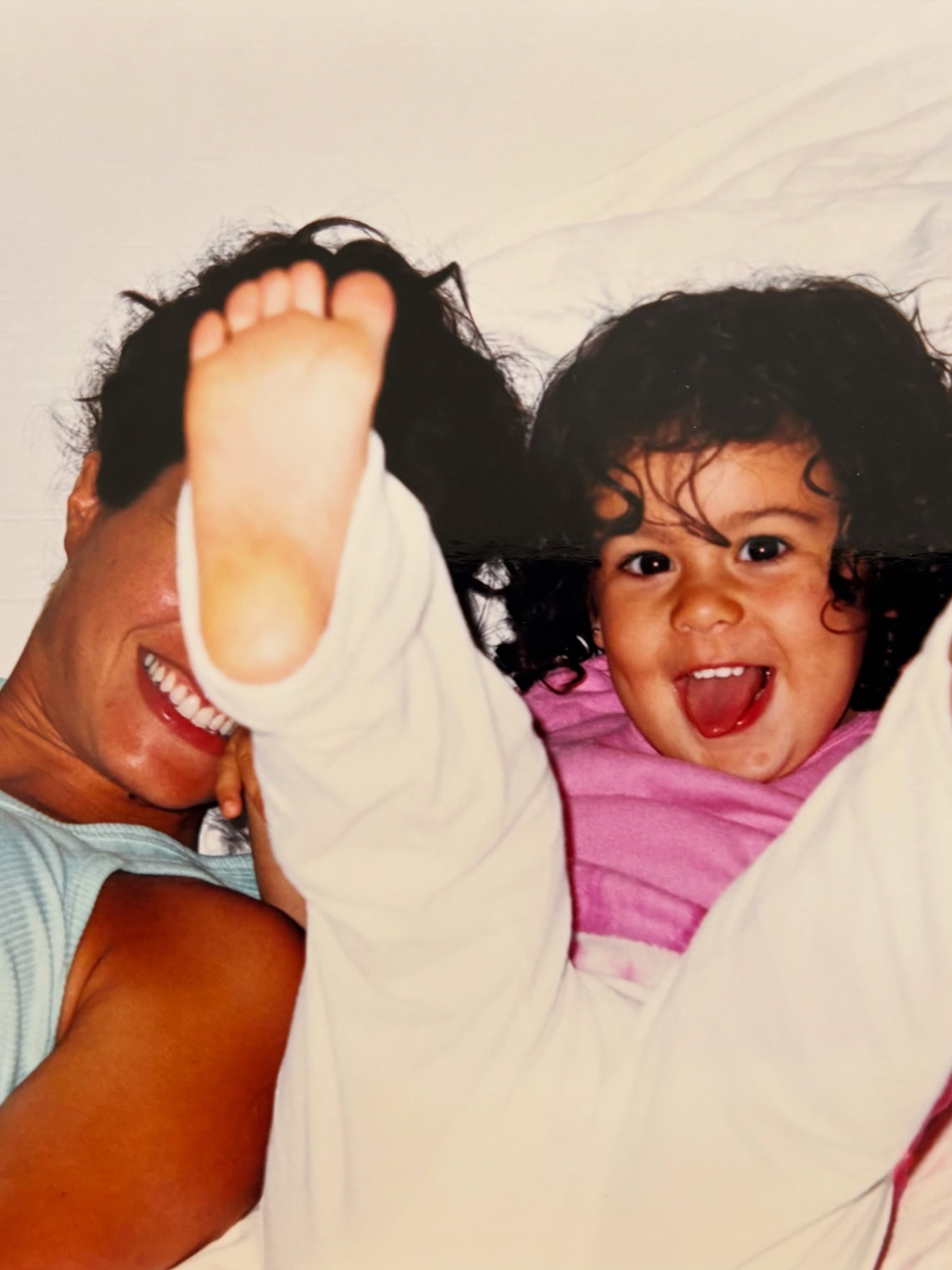 Florencia Raggi compartió fotografías del crecimiento de su hija Renata para conmemorar su cumpleaños número 28 | Fuente: Instagram/florraggi