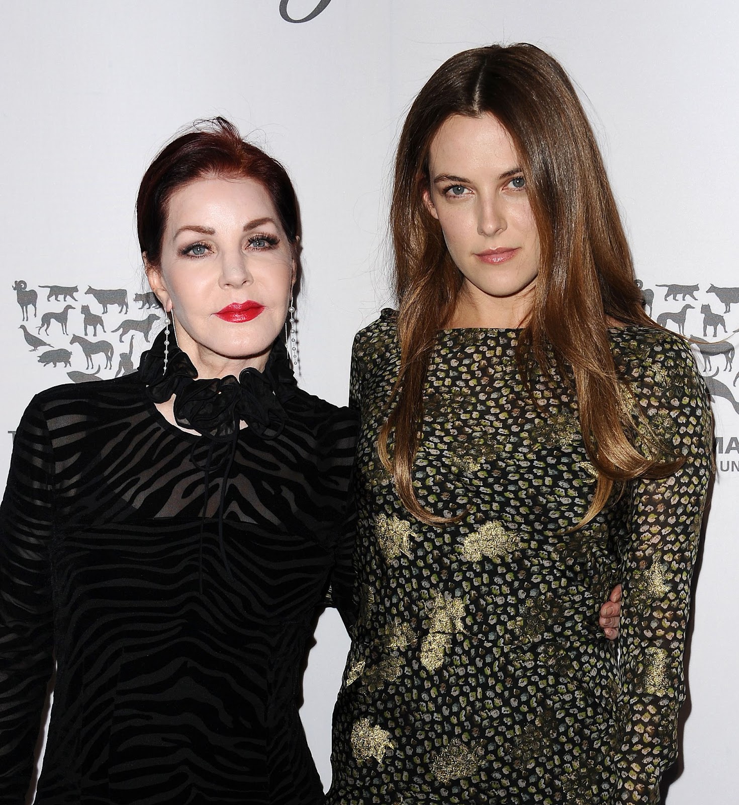 Priscilla Presley y Riley Keough en la gala To The Rescue de The Humane Society of The United States el 7 de mayo de 2016 en Hollywood, California. | Fuente: Getty Images