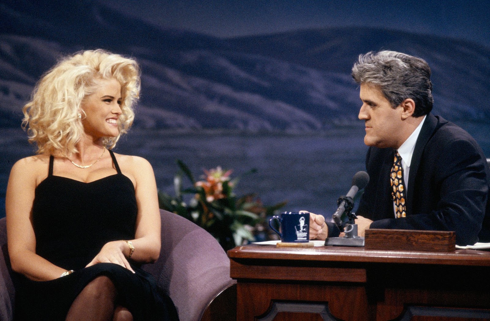 Anna Nicole Smith en "The Tonight Show with Jay Leno" en 1992. | Fuente: Getty Images