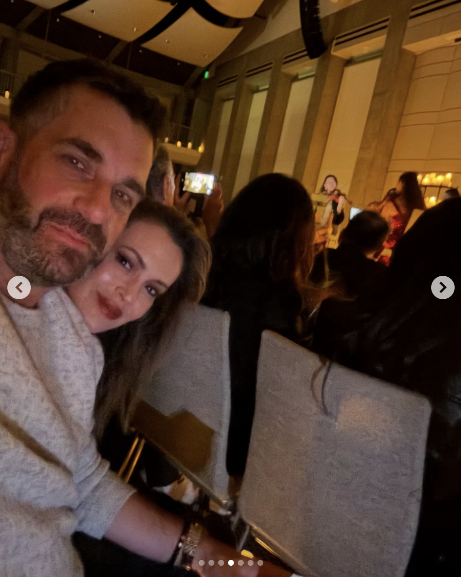 David Bugliari y Alyssa Milano en una foto fechada el 20 de diciembre de 2024 | Fuente: Instagram/milano_alyssa