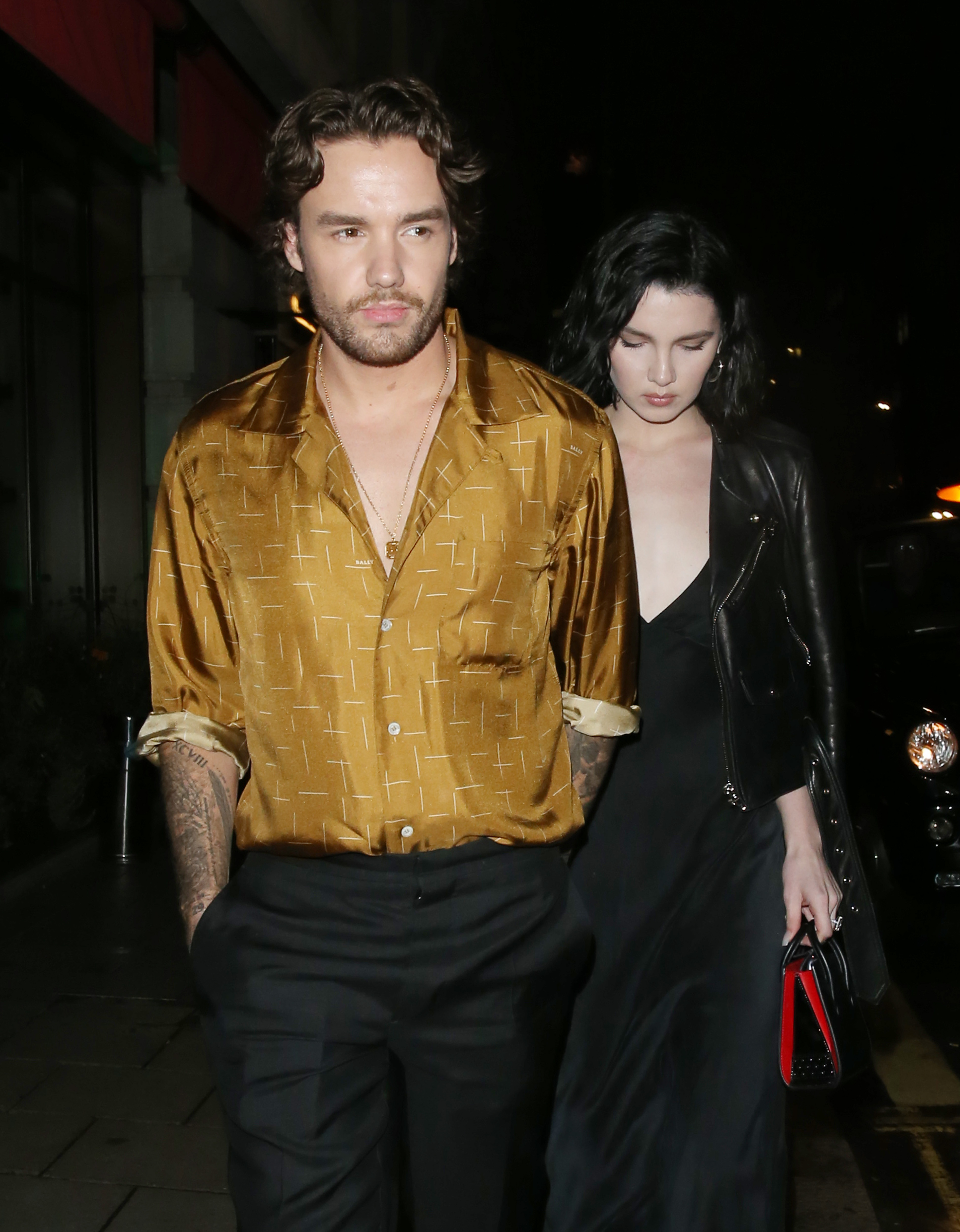 Liam Payne y Maya Henry fotografiados saliendo del restaurante Novikov el 27 de agosto de 2020, en Londres, Inglaterra. | Fuente: Getty Images