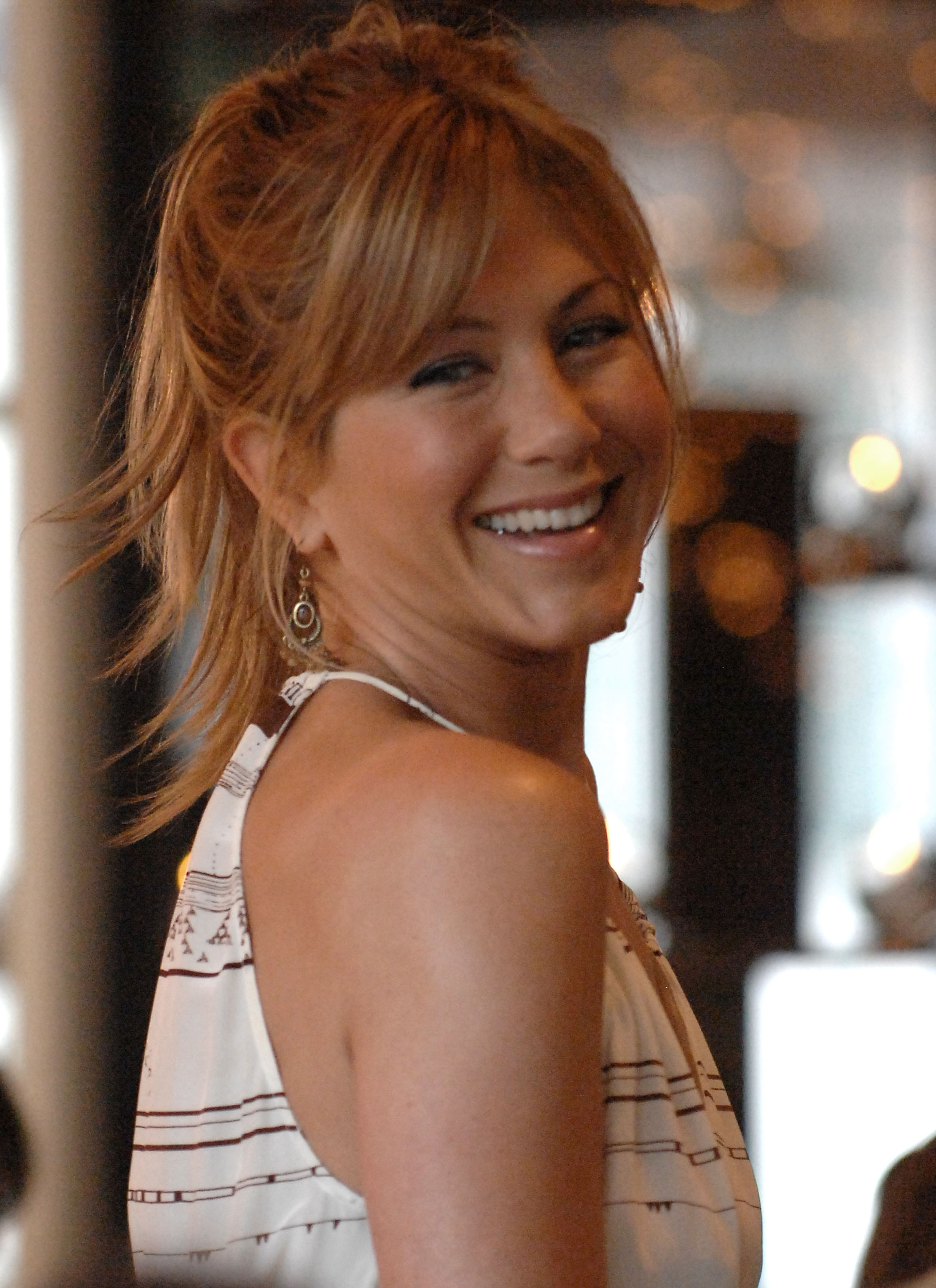 Jennifer Aniston rodando "Marley & Me" el 18 de abril de 2008, en Miami Beach, Florida. | Fuente: Getty Images