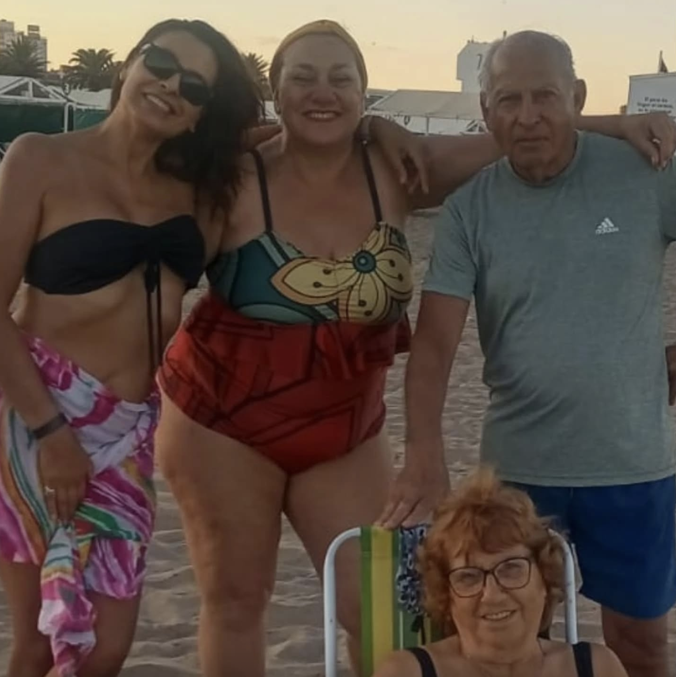 Laura Fernanda Leguizamón aparece con su familia en una foto compartida el 1 de marzo de 2025 | Fuente: Facebook/laura.leguizamon.1044